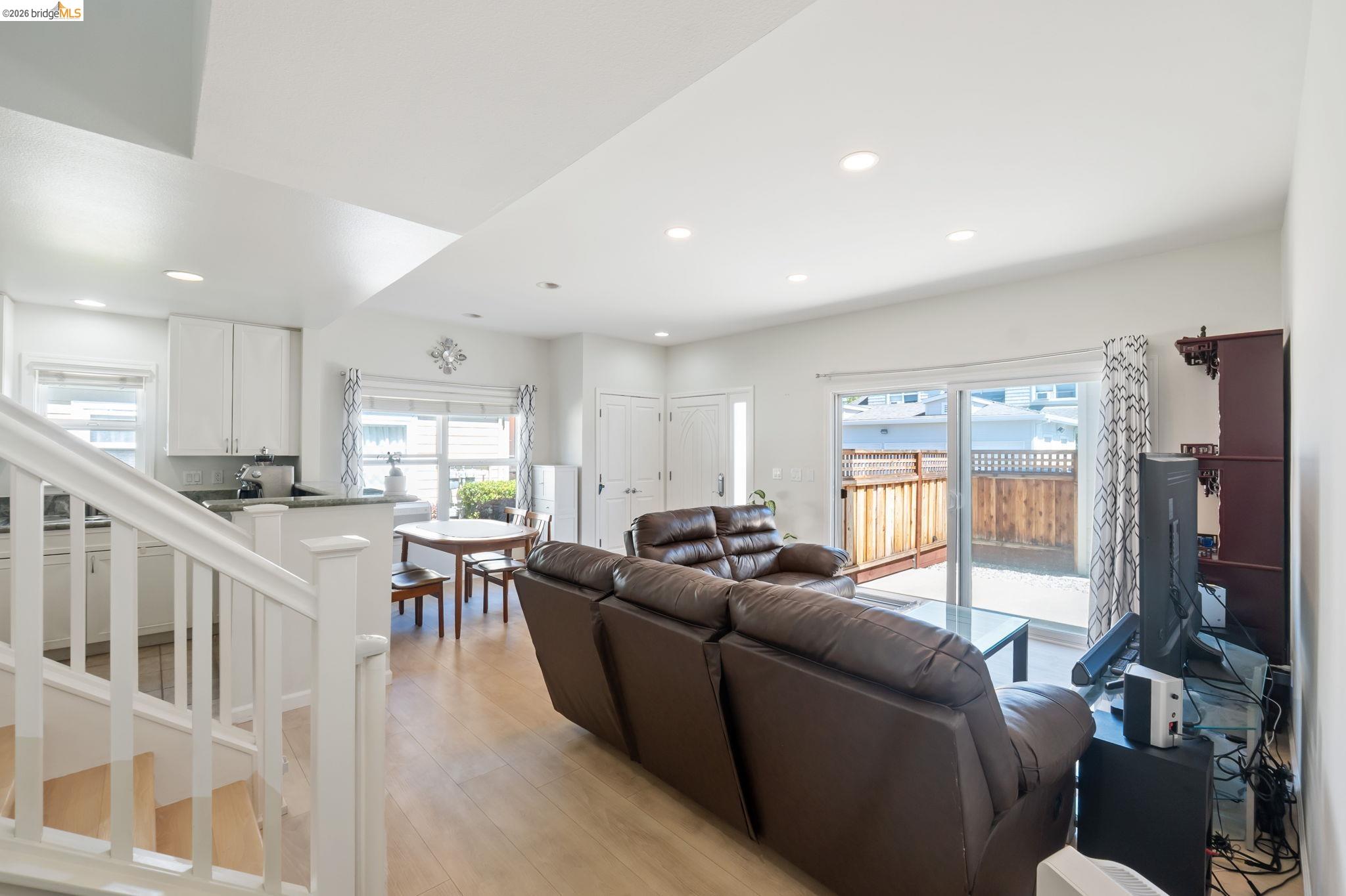 Detail Gallery Image 10 of 43 For 742 Cottage Ct, Mountain View,  CA 94043-2635 - 2 Beds | 2 Baths