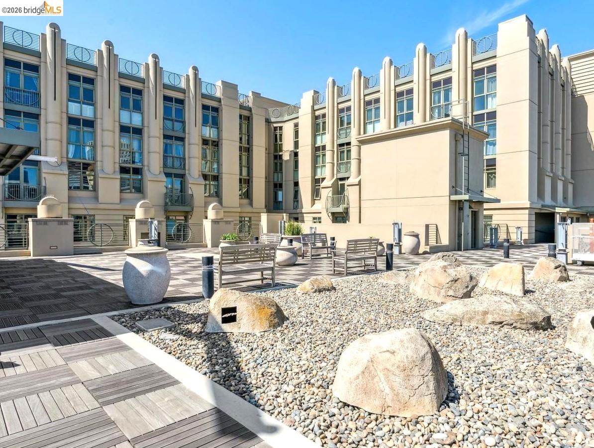 Detail Gallery Image 4 of 15 For 423 7th St #303,  Oakland,  CA 94607 - 2 Beds | 1 Baths