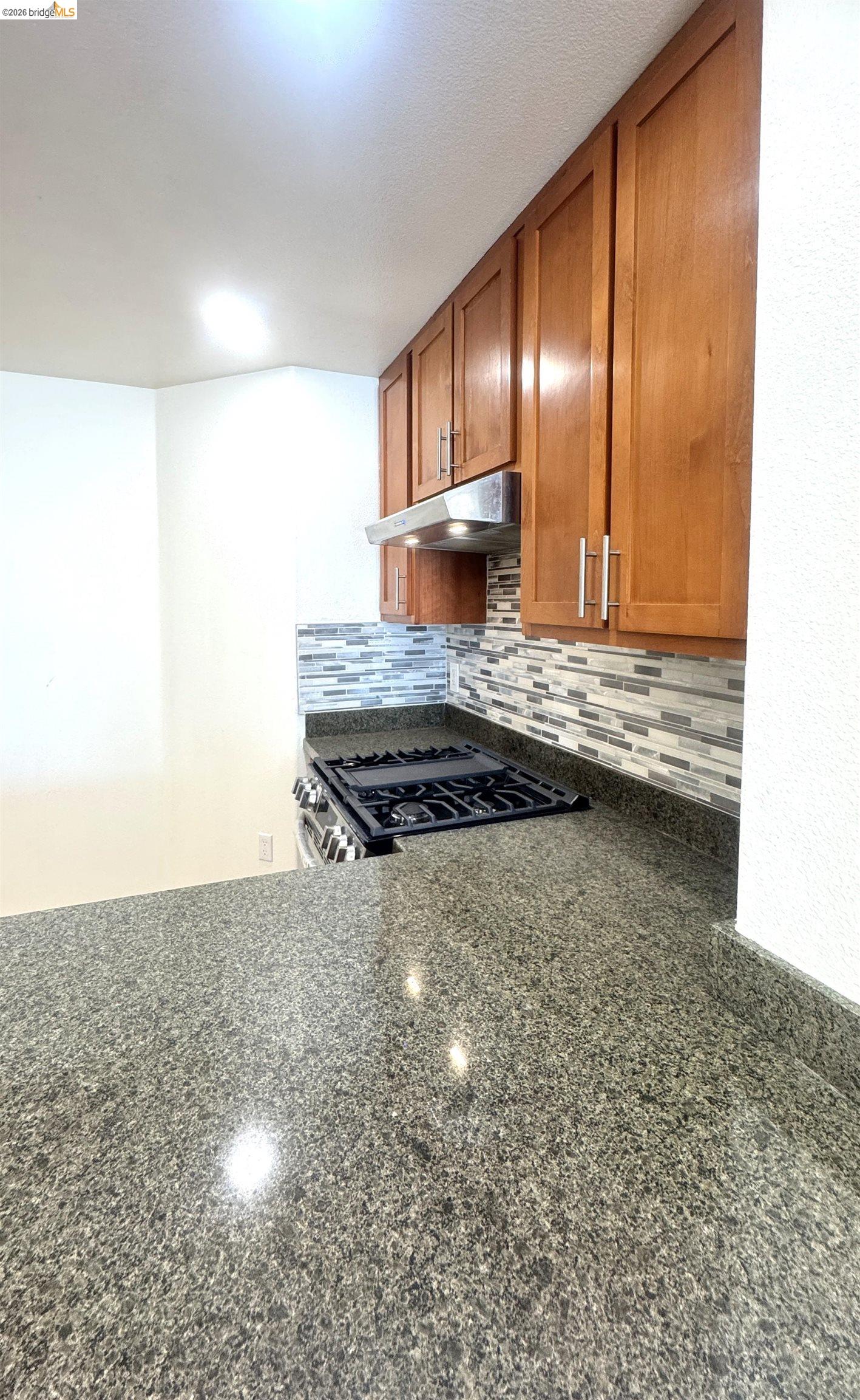 Detail Gallery Image 8 of 15 For 423 7th St #303,  Oakland,  CA 94607 - 2 Beds | 1 Baths