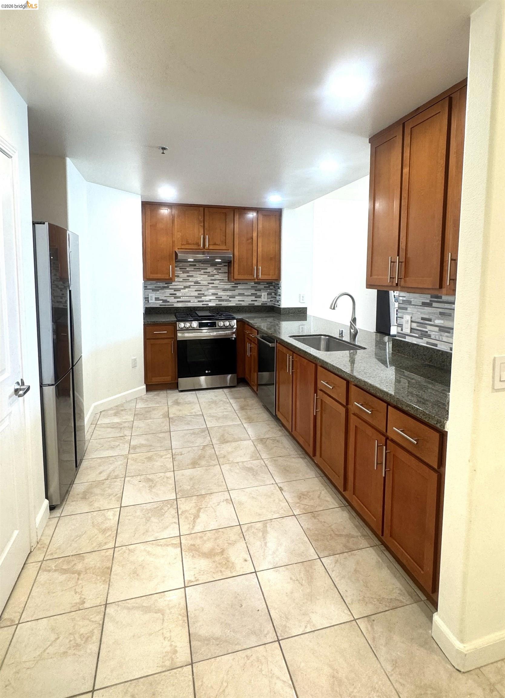 Detail Gallery Image 9 of 15 For 423 7th St #303,  Oakland,  CA 94607 - 2 Beds | 1 Baths