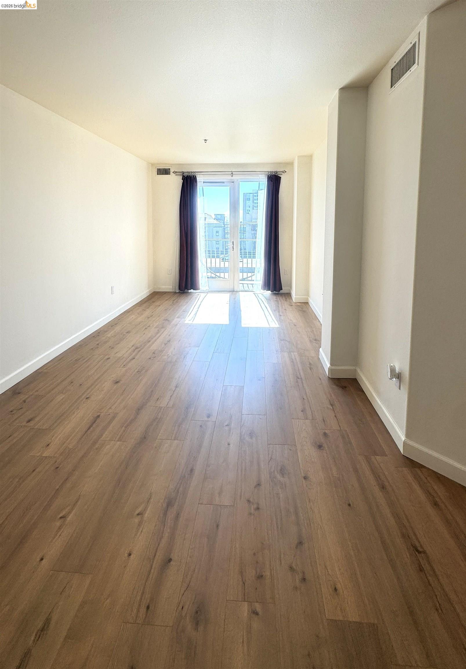 Detail Gallery Image 10 of 15 For 423 7th St #303,  Oakland,  CA 94607 - 2 Beds | 1 Baths