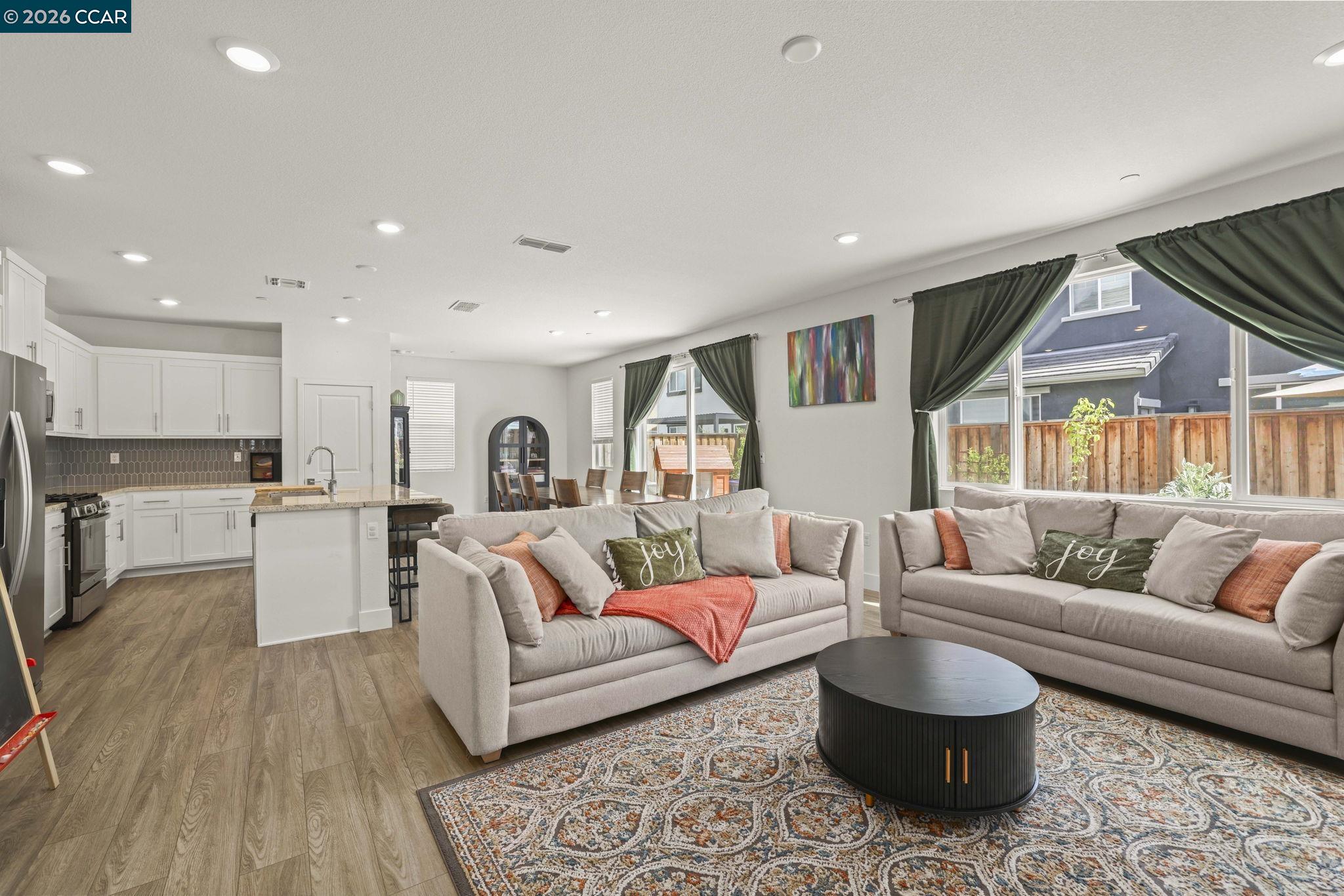 Detail Gallery Image 3 of 31 For 122 Granite Way, Oakley,  CA 94561 - 3 Beds | 2/1 Baths