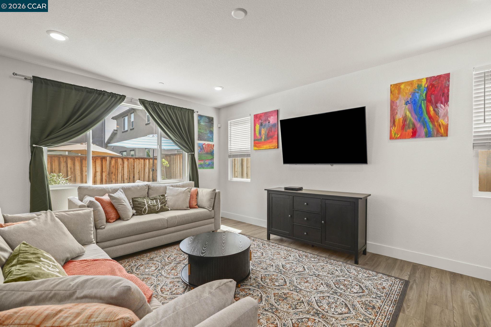 Detail Gallery Image 6 of 31 For 122 Granite Way, Oakley,  CA 94561 - 3 Beds | 2/1 Baths