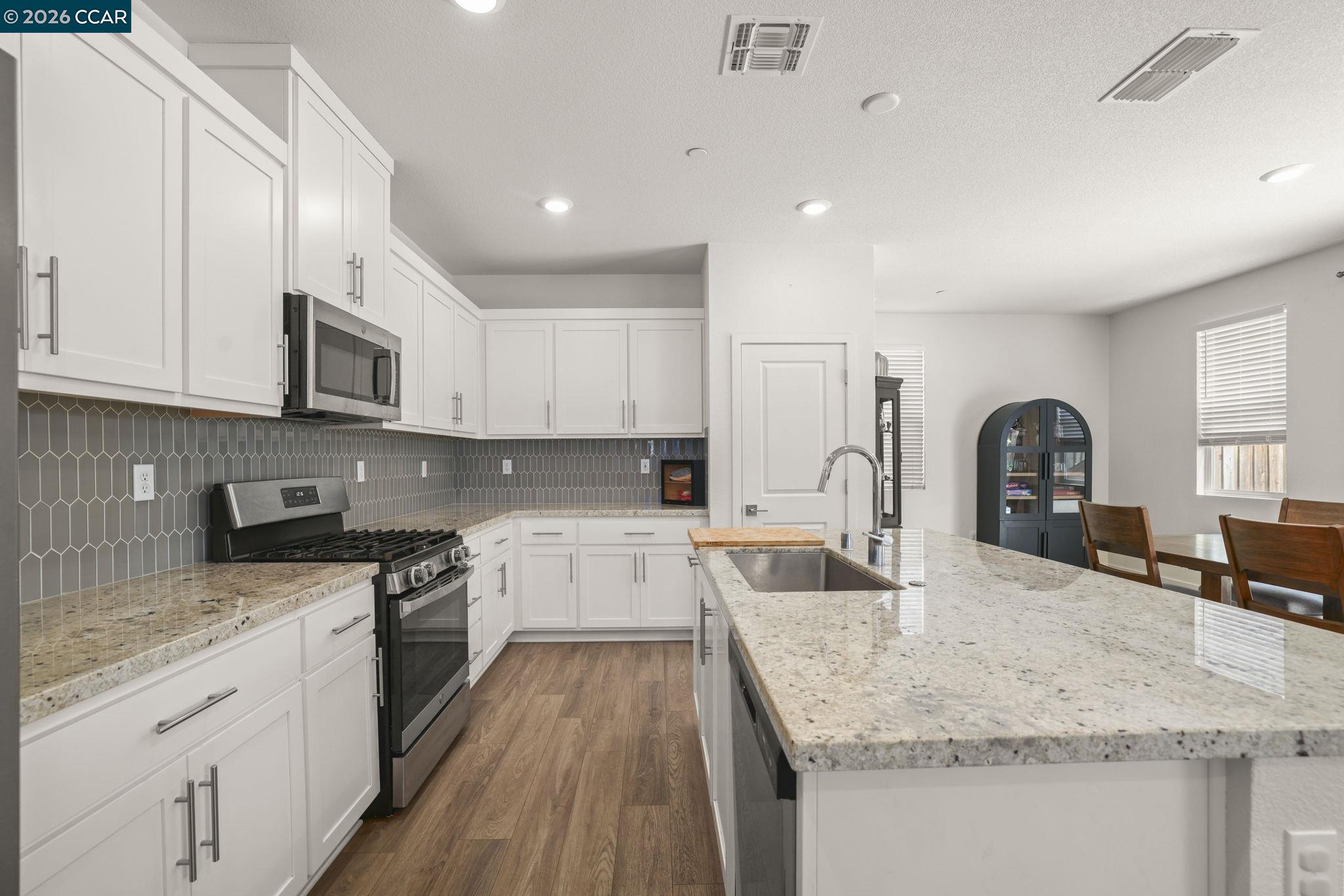 Detail Gallery Image 7 of 31 For 122 Granite Way, Oakley,  CA 94561 - 3 Beds | 2/1 Baths