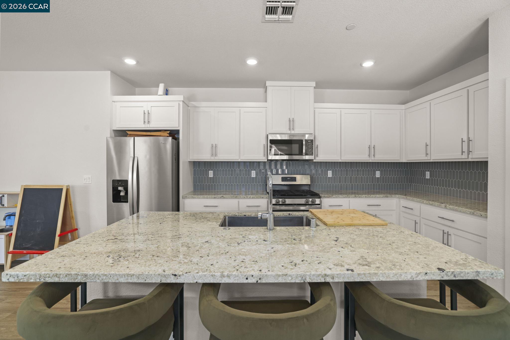 Detail Gallery Image 10 of 31 For 122 Granite Way, Oakley,  CA 94561 - 3 Beds | 2/1 Baths