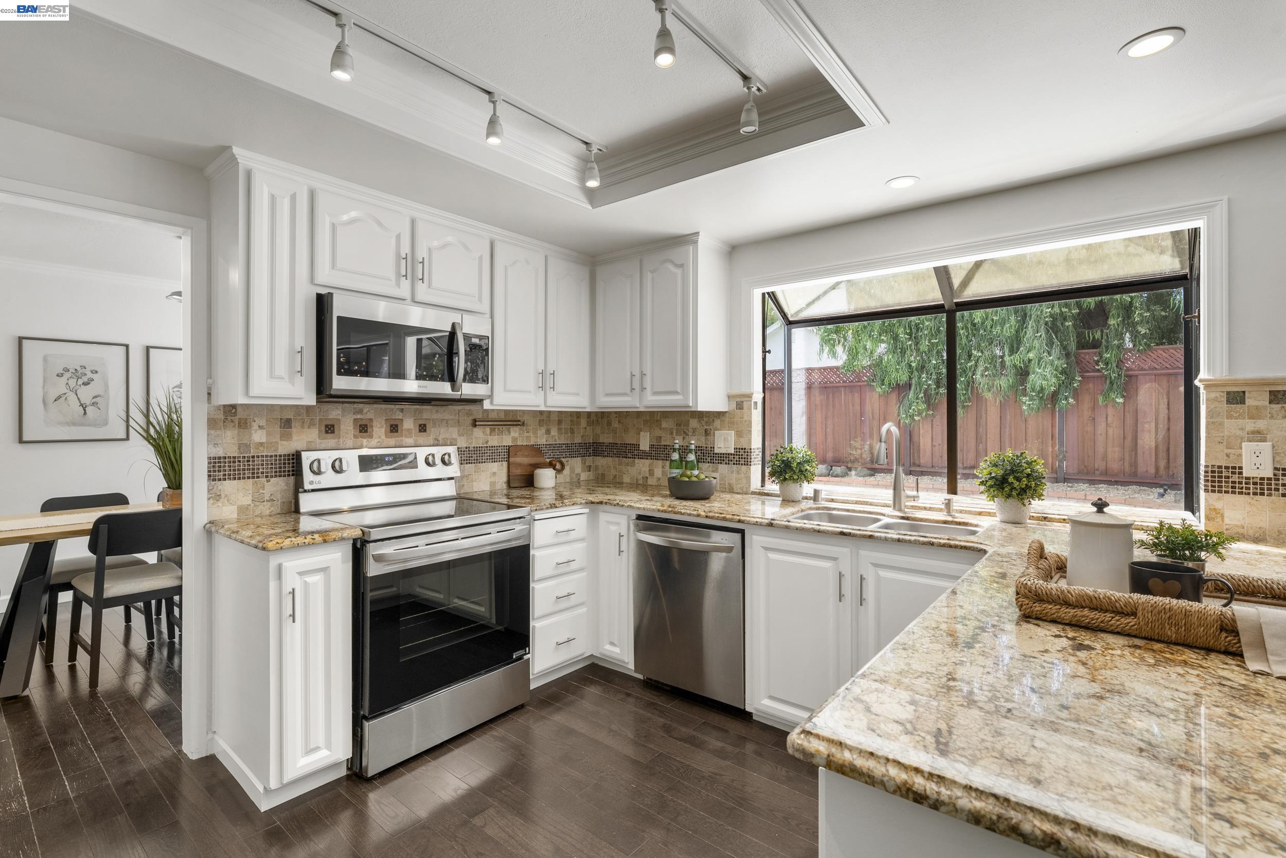 Detail Gallery Image 11 of 34 For 1144 Harvest Rd, Pleasanton,  CA 94566 - 5 Beds | 2/1 Baths