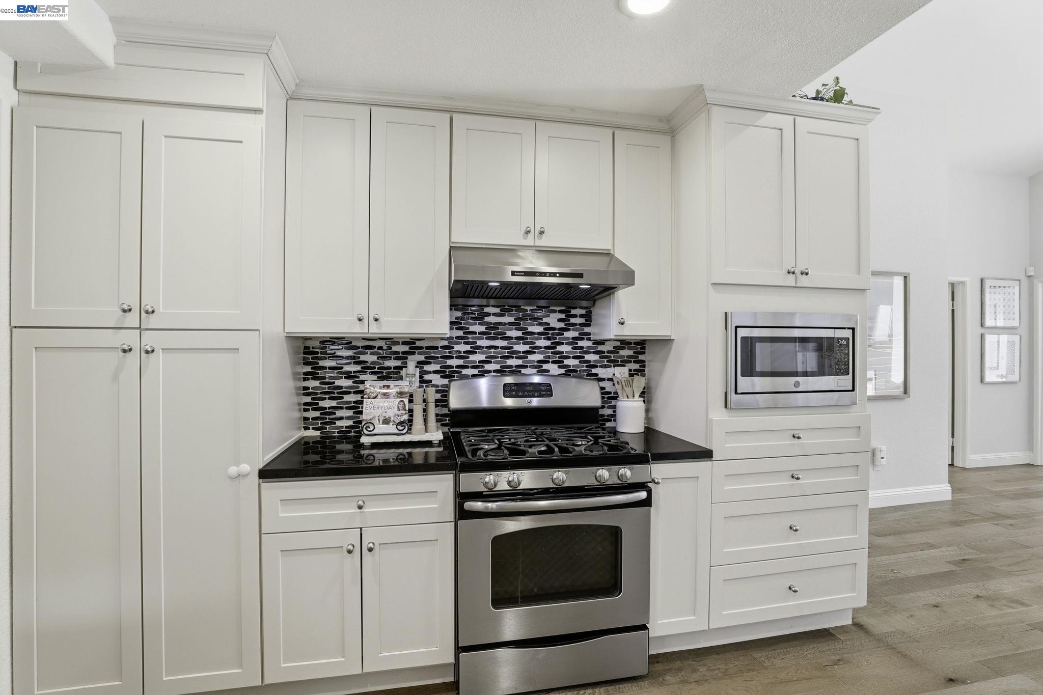 Detail Gallery Image 11 of 41 For 42525 Fern Cir, Fremont,  CA 94538 - 3 Beds | 2 Baths