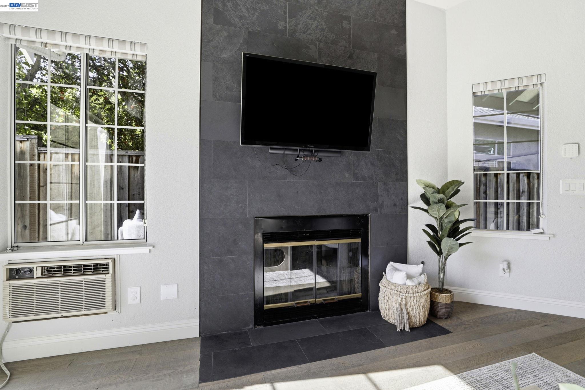 Detail Gallery Image 4 of 41 For 42525 Fern Cir, Fremont,  CA 94538 - 3 Beds | 2 Baths