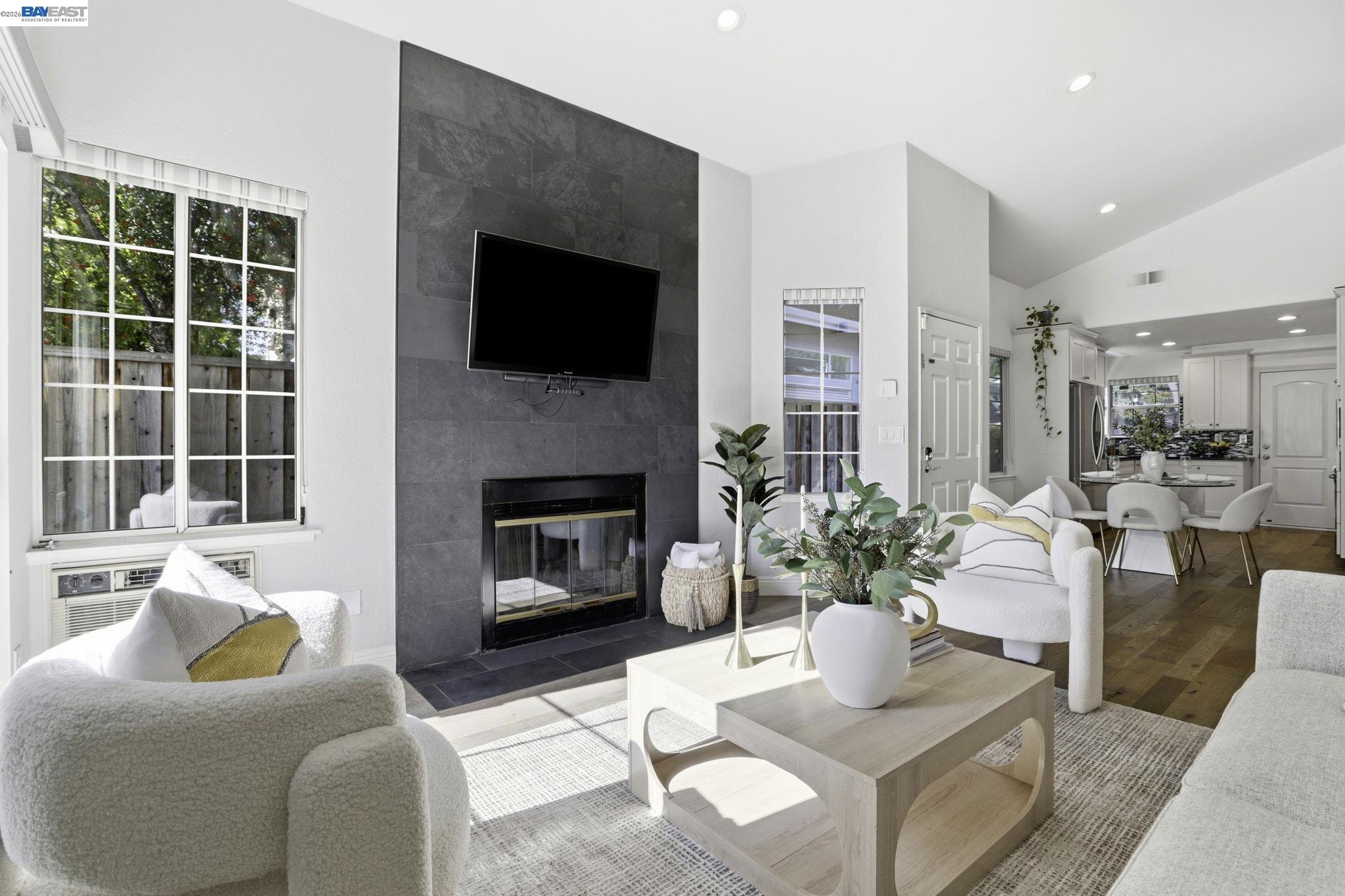 Detail Gallery Image 5 of 41 For 42525 Fern Cir, Fremont,  CA 94538 - 3 Beds | 2 Baths