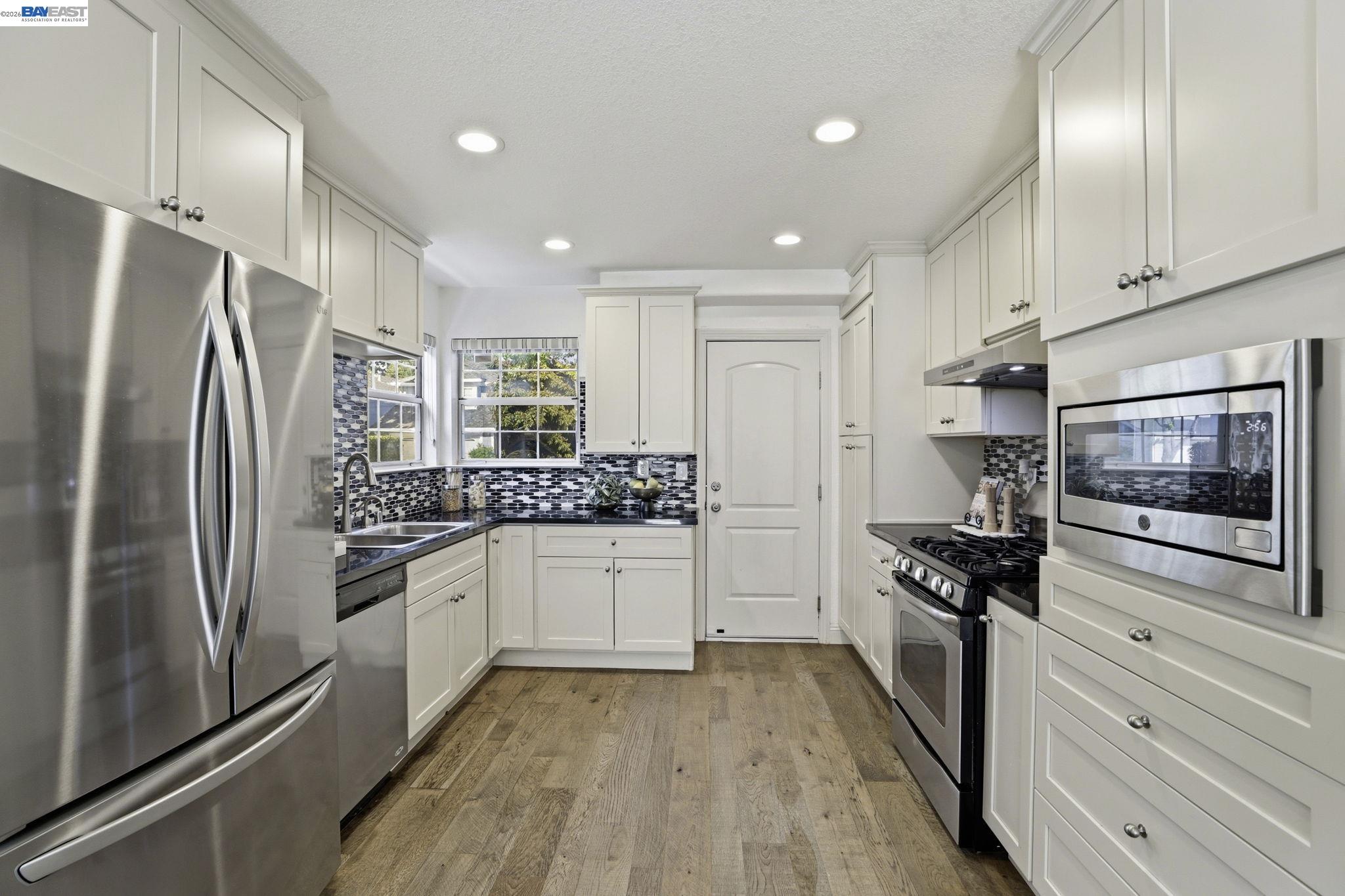 Detail Gallery Image 9 of 41 For 42525 Fern Cir, Fremont,  CA 94538 - 3 Beds | 2 Baths