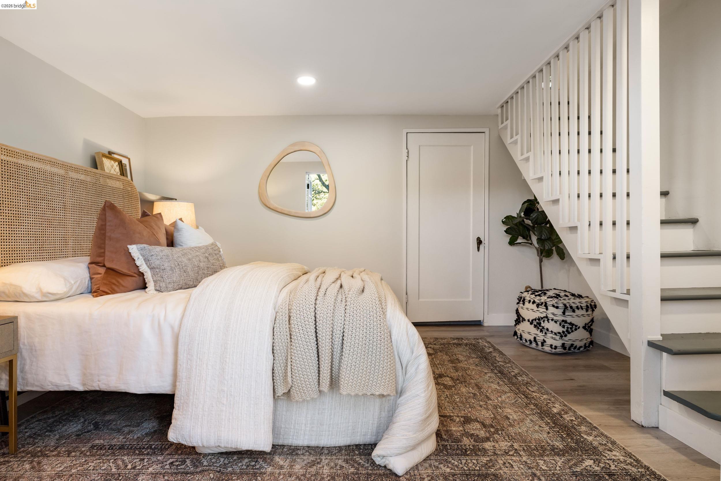 Detail Gallery Image 19 of 34 For 6211 Valley View Rd, Oakland,  CA 94611 - 3 Beds | 2 Baths