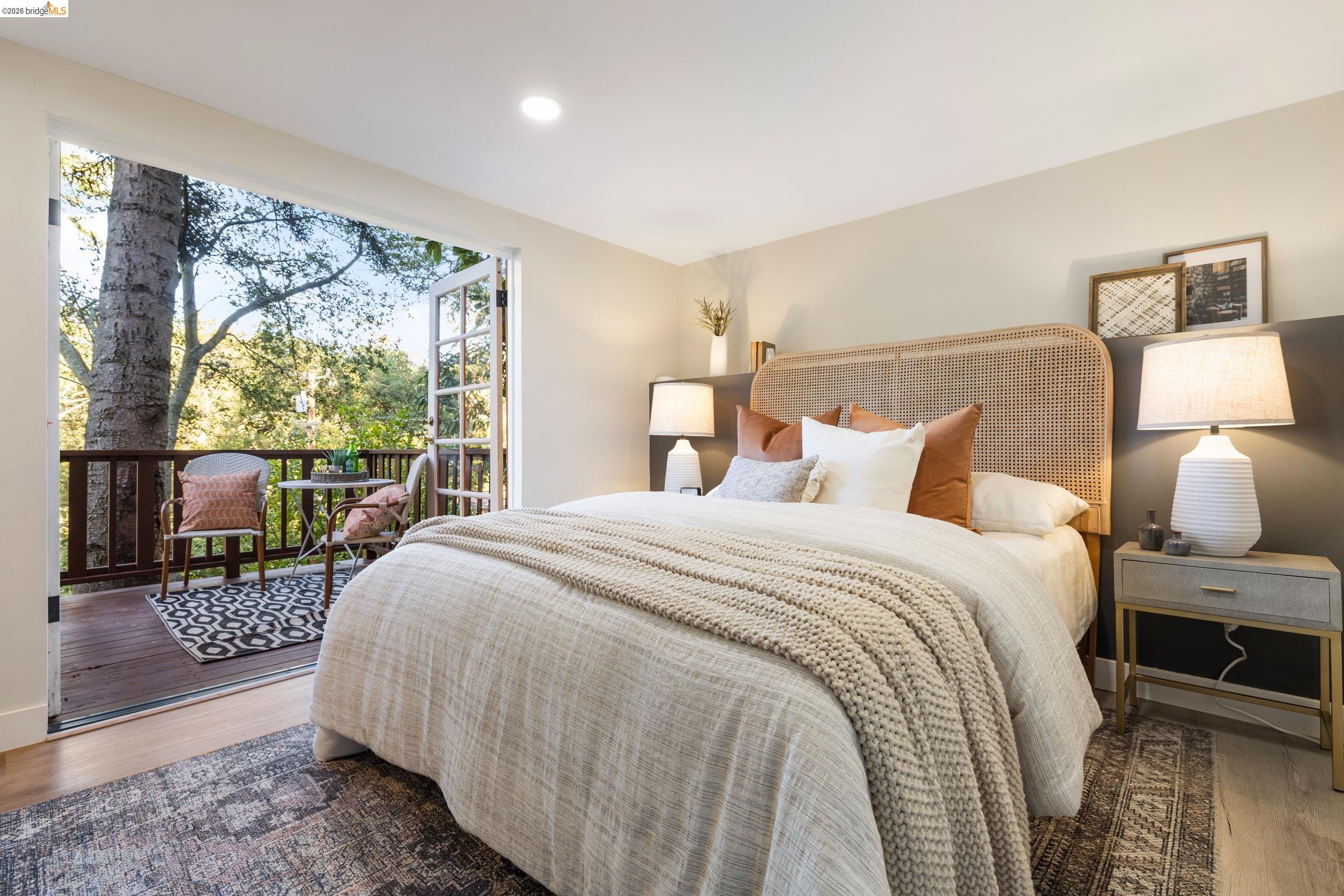 Detail Gallery Image 20 of 34 For 6211 Valley View Rd, Oakland,  CA 94611 - 3 Beds | 2 Baths