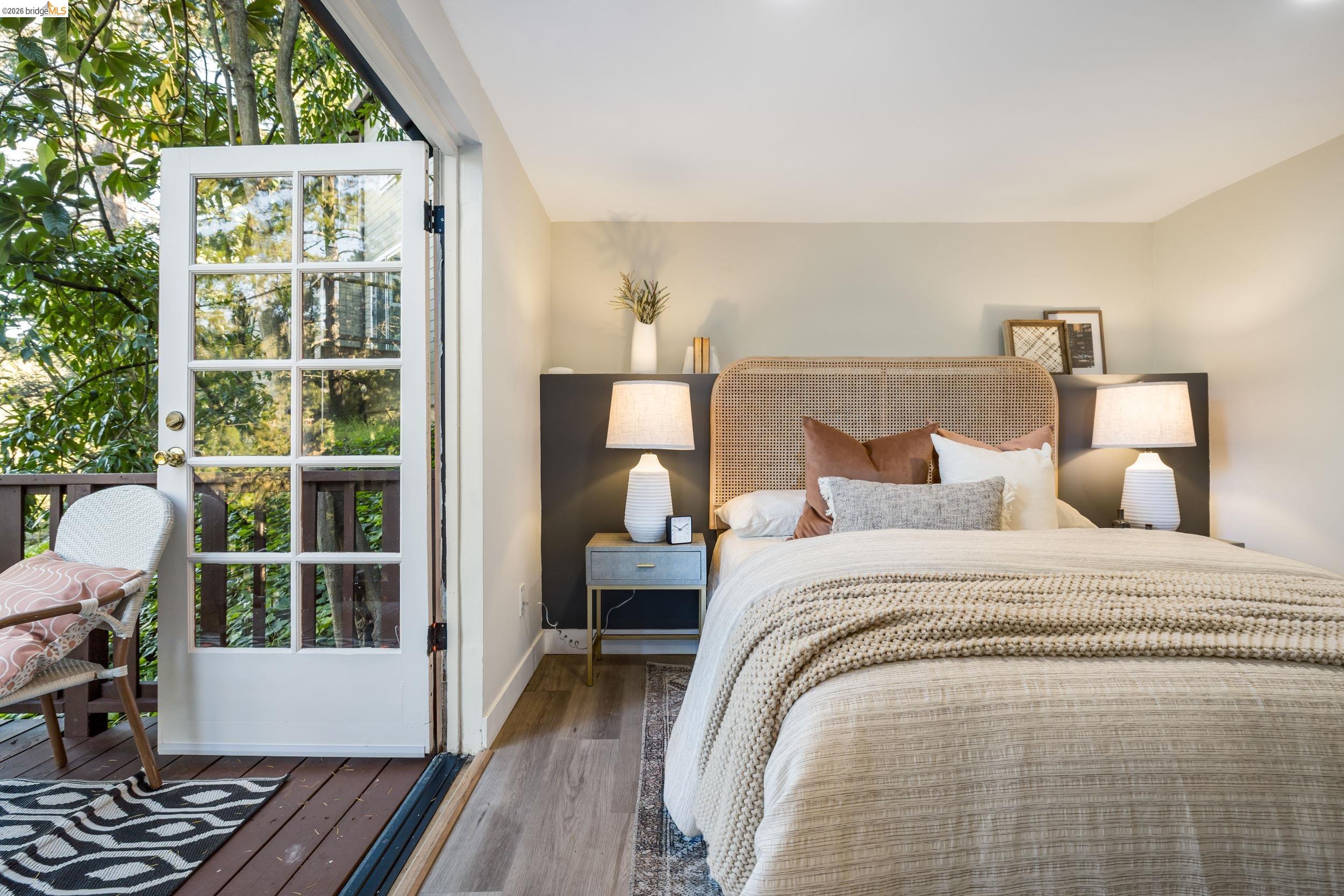 Detail Gallery Image 21 of 34 For 6211 Valley View Rd, Oakland,  CA 94611 - 3 Beds | 2 Baths