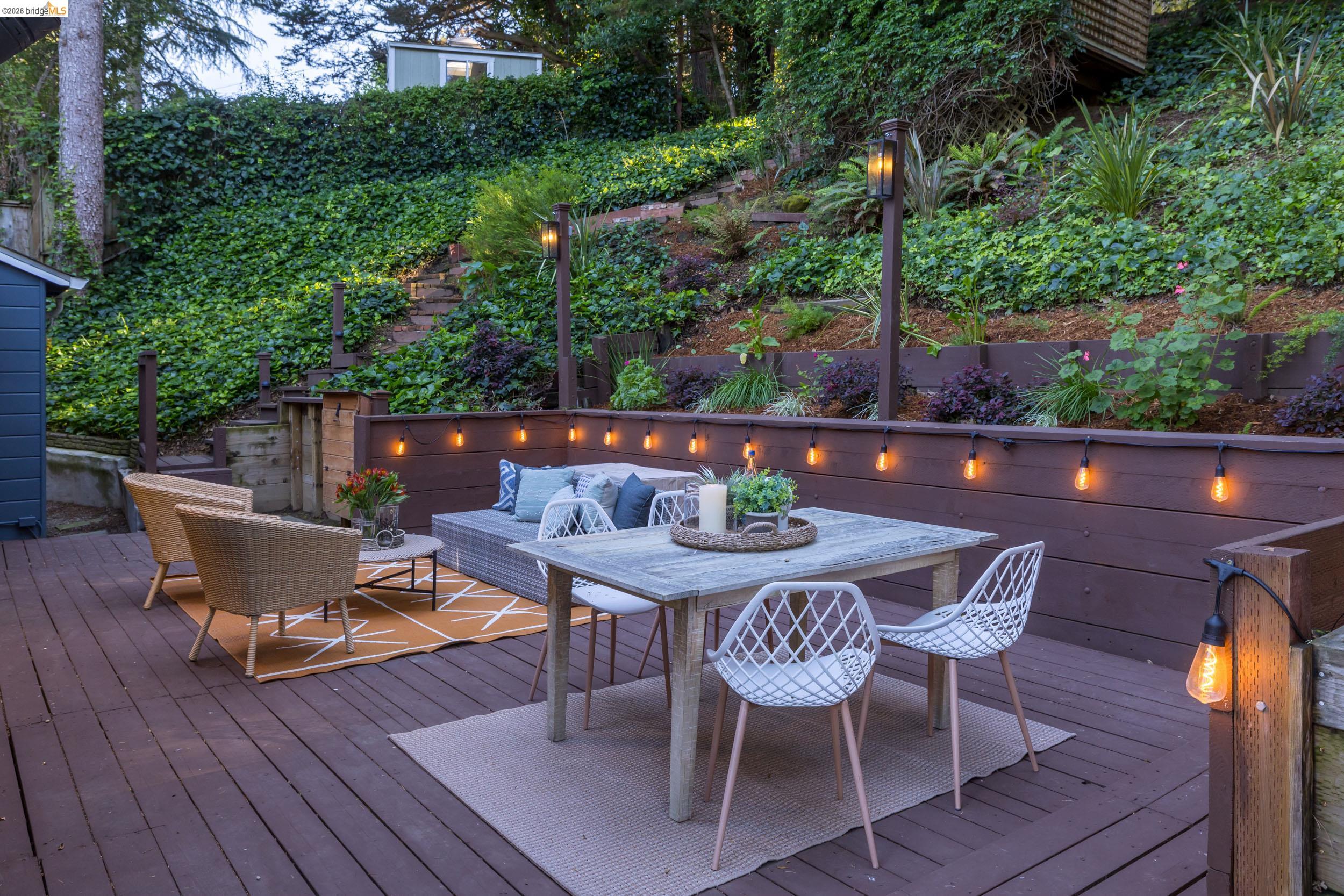 Detail Gallery Image 28 of 34 For 6211 Valley View Rd, Oakland,  CA 94611 - 3 Beds | 2 Baths