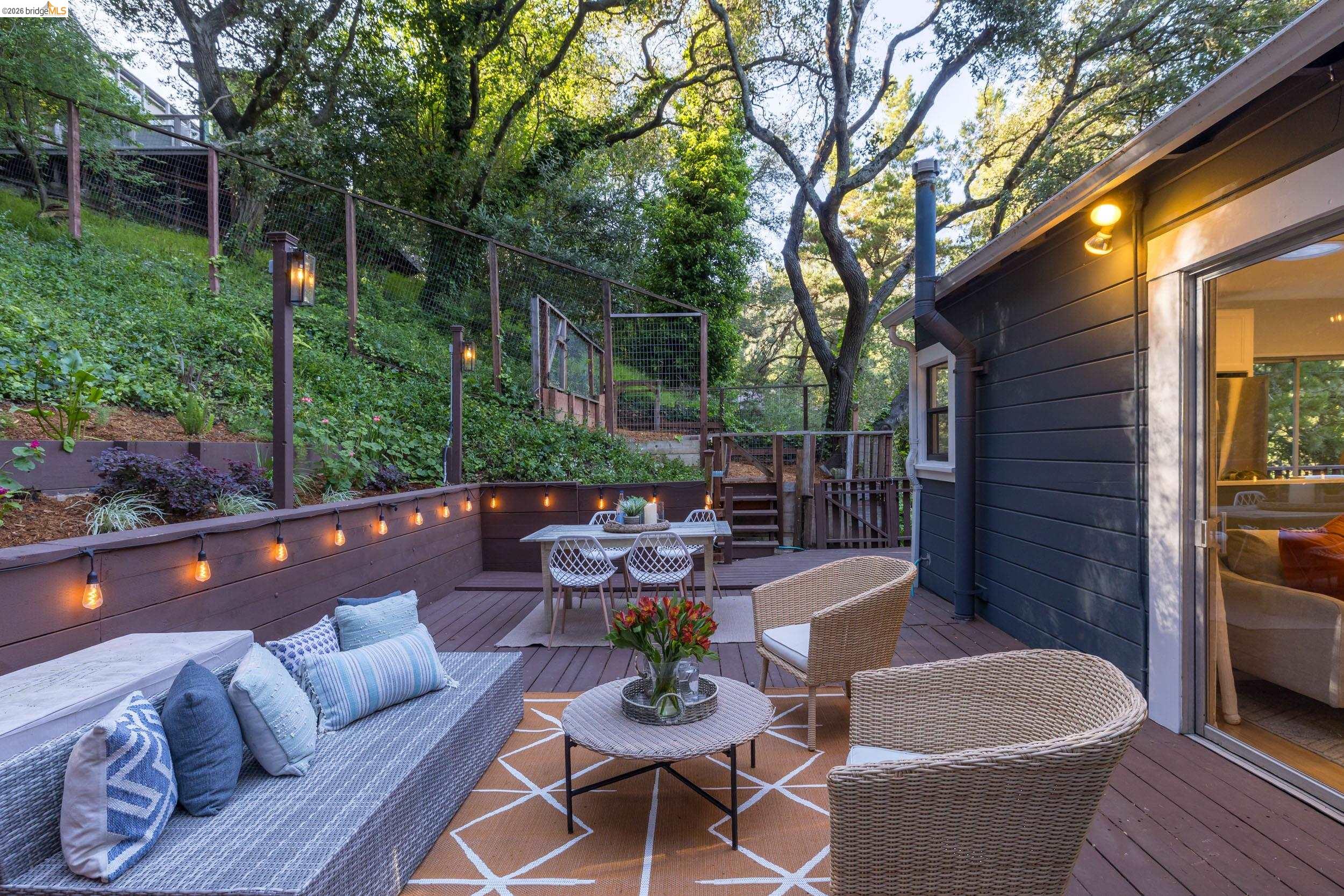 Detail Gallery Image 29 of 34 For 6211 Valley View Rd, Oakland,  CA 94611 - 3 Beds | 2 Baths