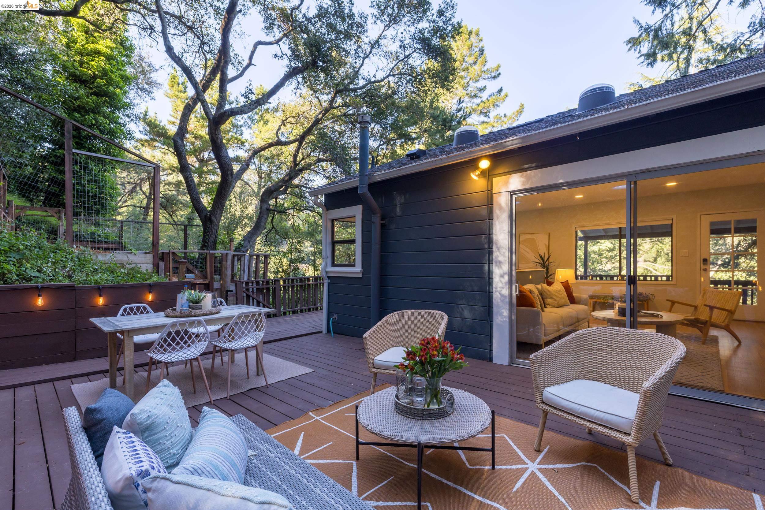 Detail Gallery Image 30 of 34 For 6211 Valley View Rd, Oakland,  CA 94611 - 3 Beds | 2 Baths