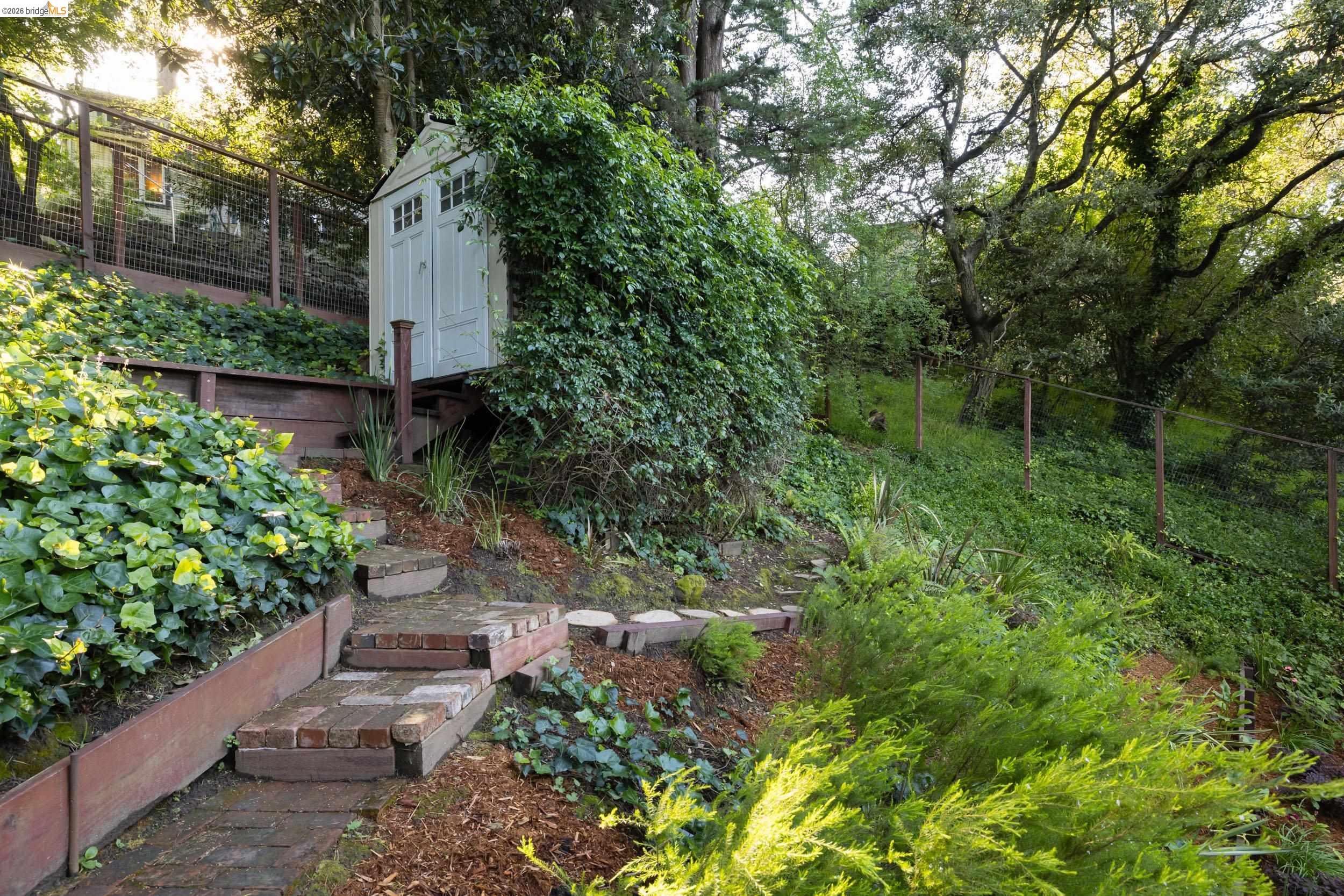 Detail Gallery Image 31 of 34 For 6211 Valley View Rd, Oakland,  CA 94611 - 3 Beds | 2 Baths