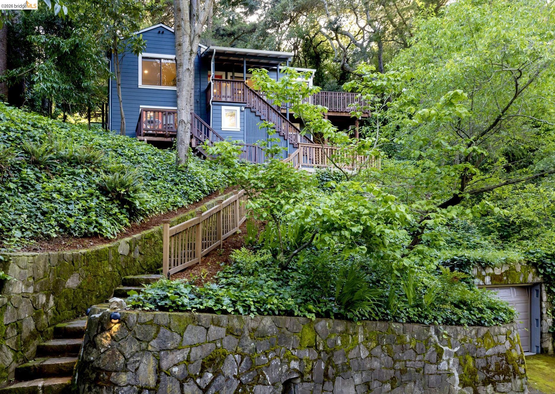 Detail Gallery Image 32 of 34 For 6211 Valley View Rd, Oakland,  CA 94611 - 3 Beds | 2 Baths