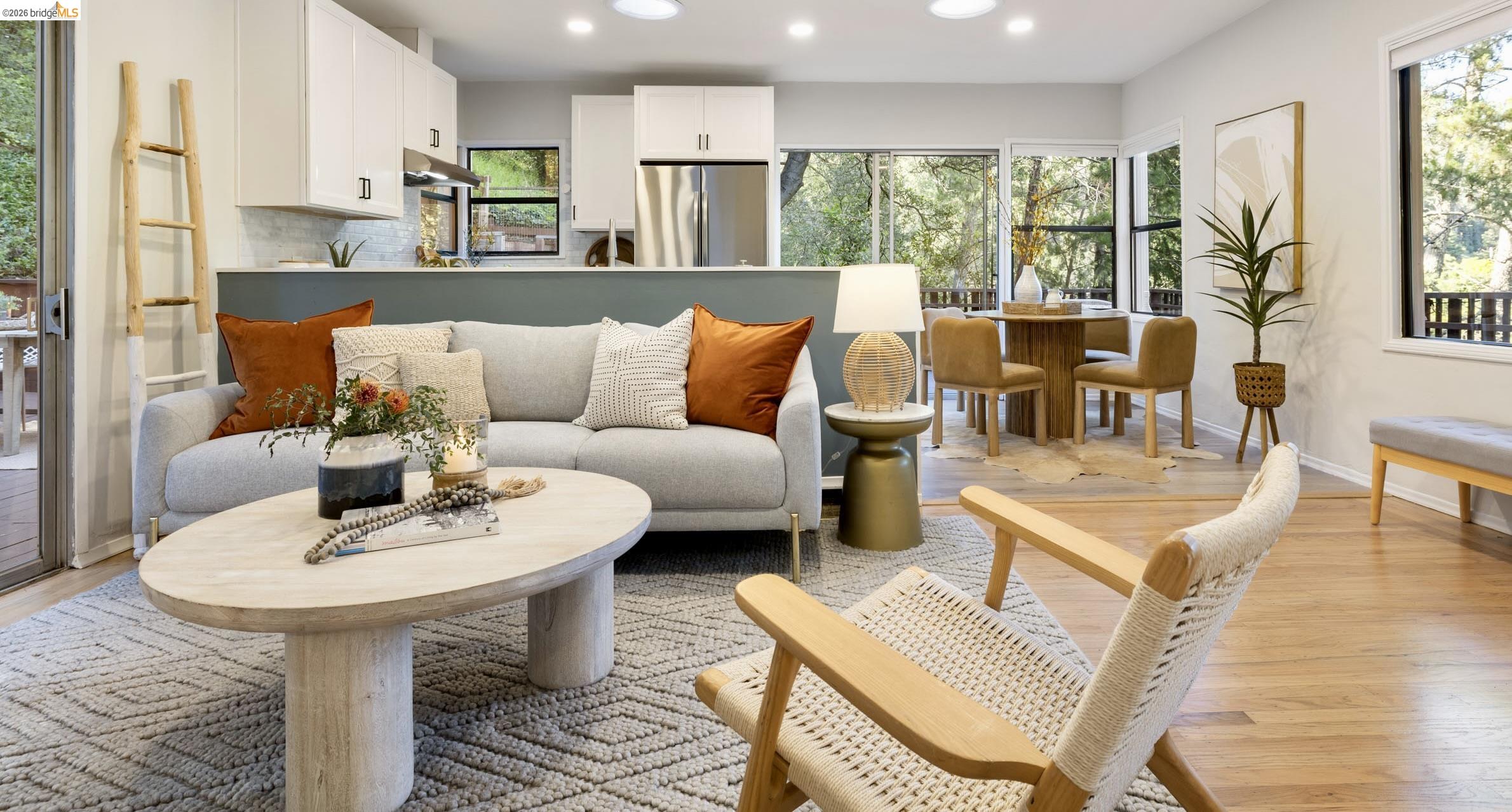 Detail Gallery Image 7 of 34 For 6211 Valley View Rd, Oakland,  CA 94611 - 3 Beds | 2 Baths