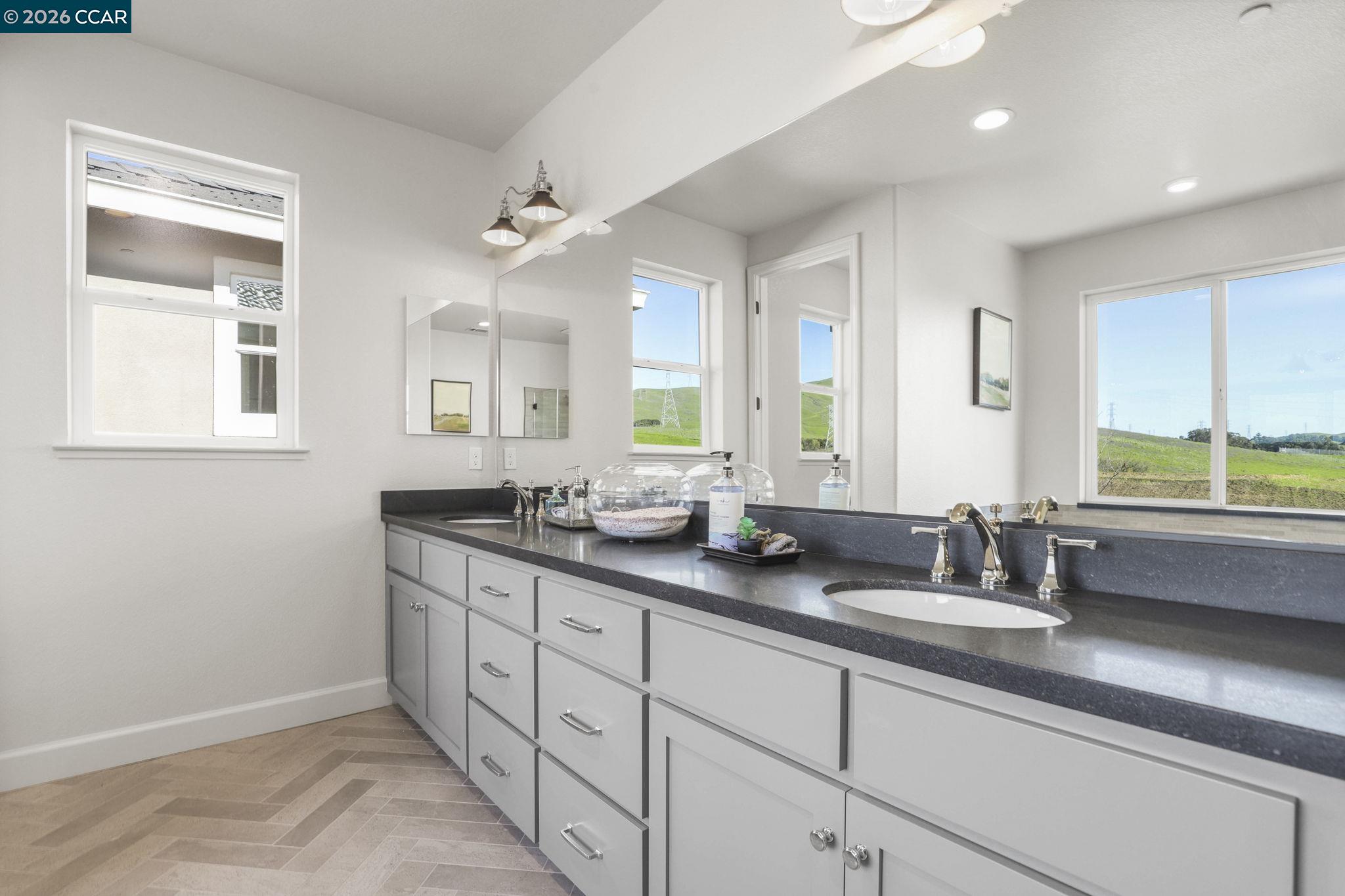 Detail Gallery Image 5 of 8 For 511 Yarrow Street, Fairfield,  CA 94534 - 4 Beds | 3/1 Baths