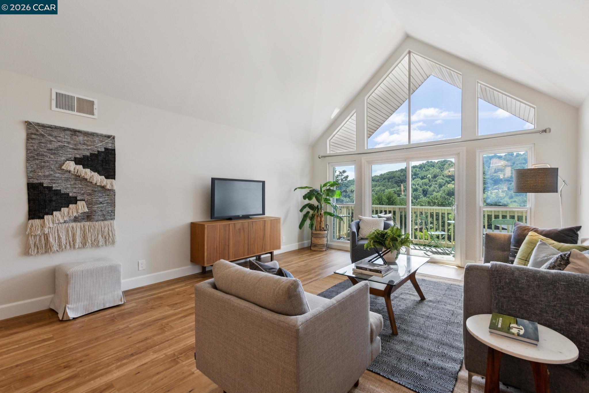 Photo #4: 41131215 Listing: Photo #4