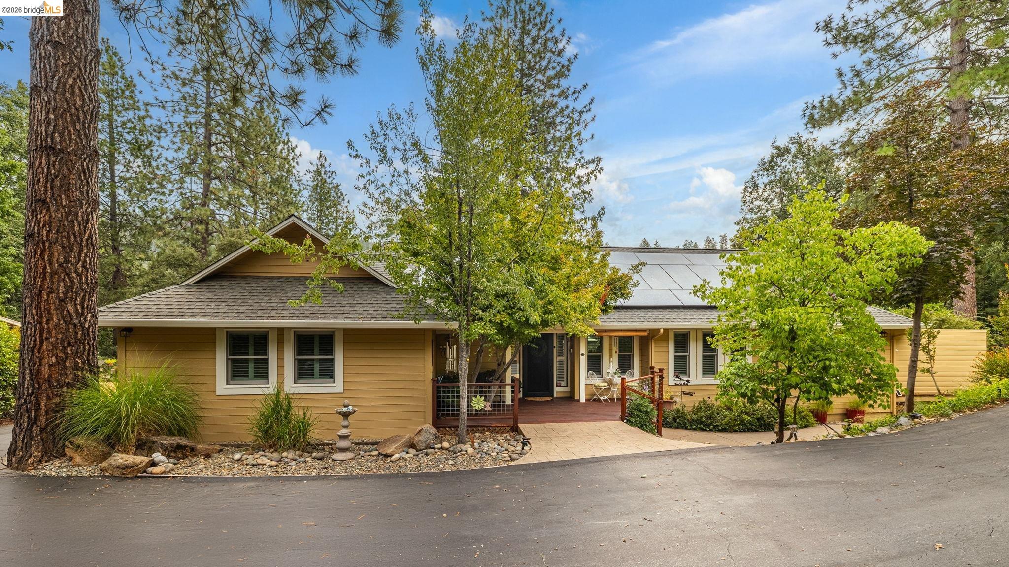 Detail Gallery Image 2 of 60 For 20581 Gerber Rd, Tuolumne,  CA 95379 - 3 Beds | 2 Baths