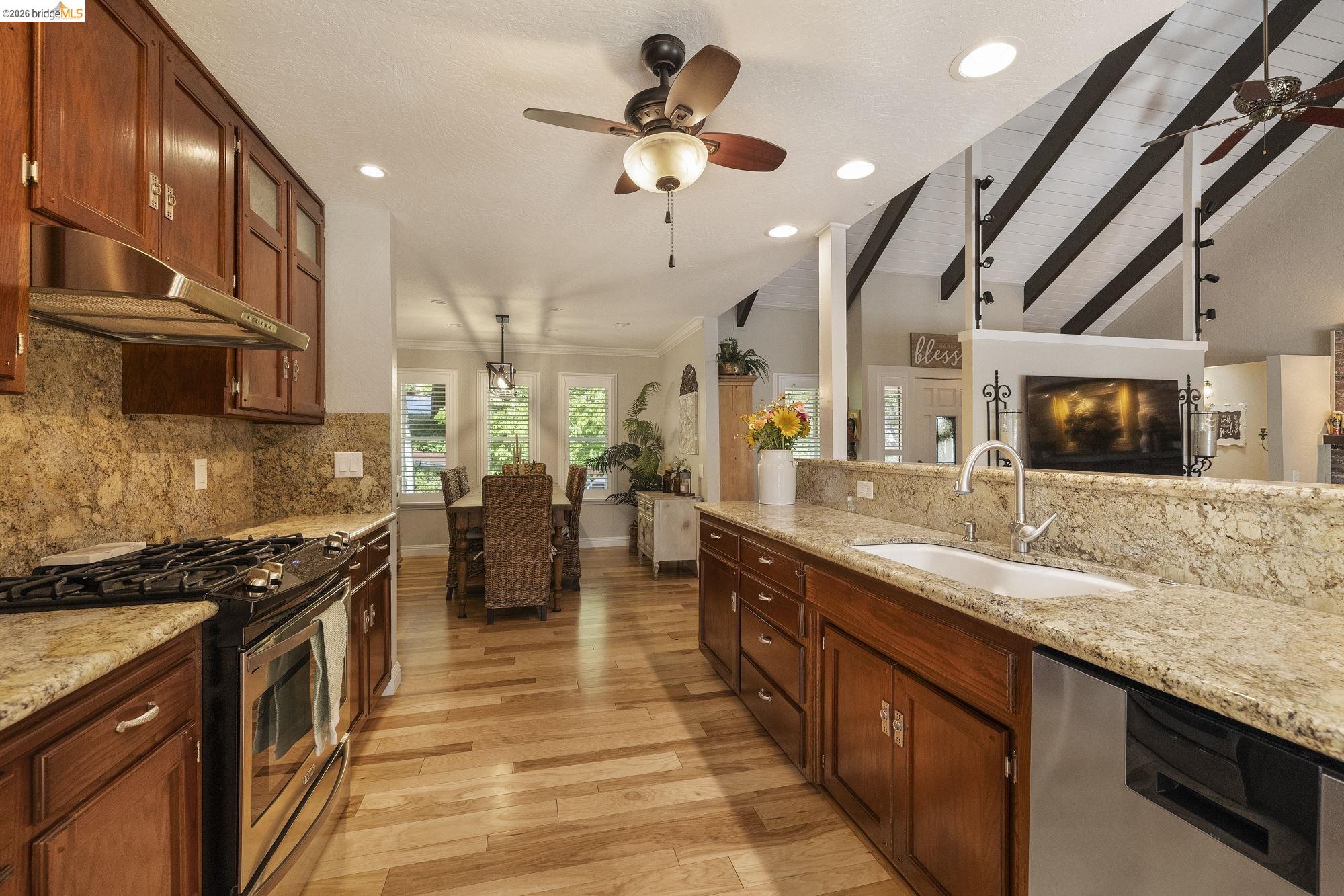 Detail Gallery Image 13 of 60 For 20581 Gerber Rd, Tuolumne,  CA 95379 - 3 Beds | 2 Baths