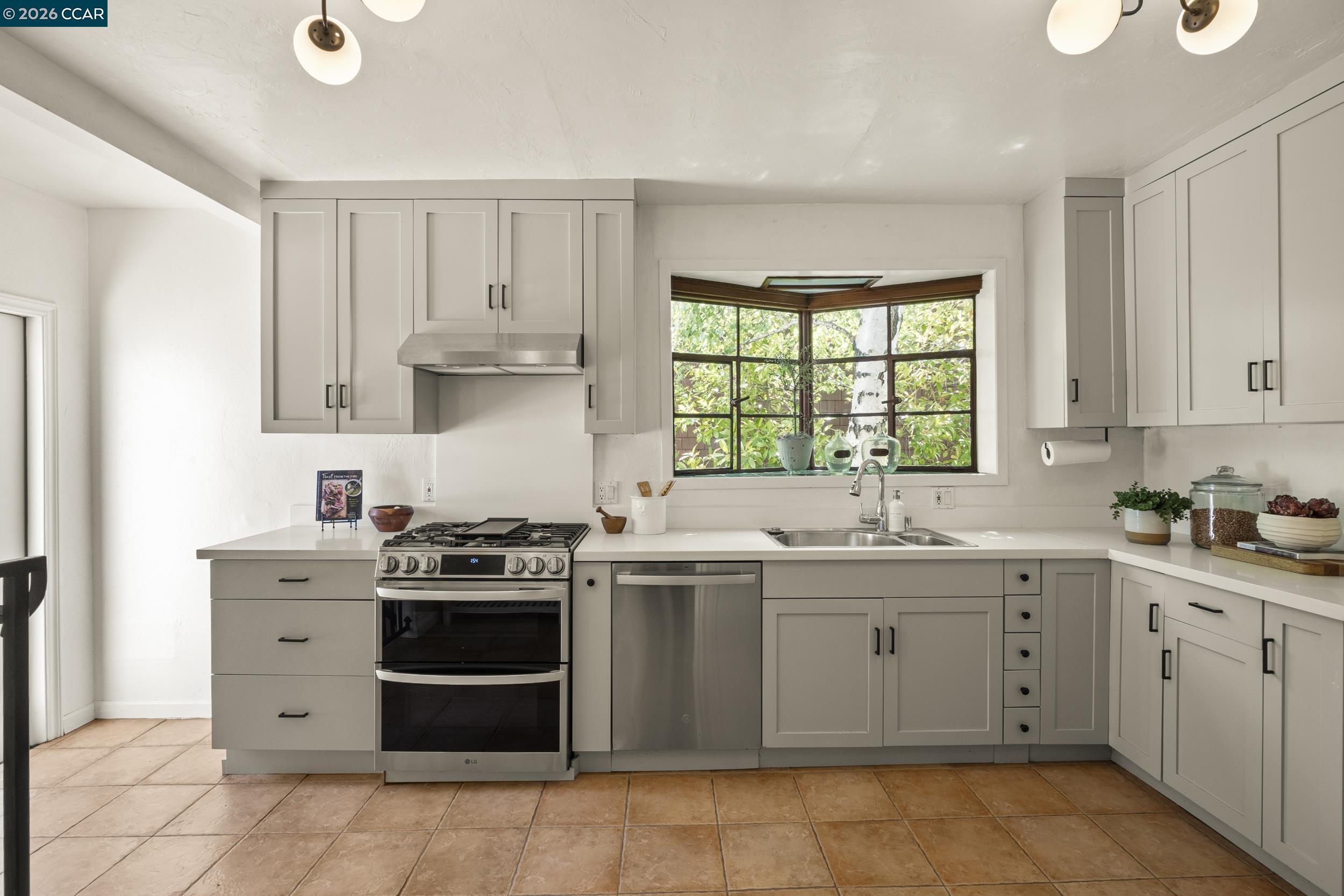 7 Las Mesas Path, Orinda, CA, 94563