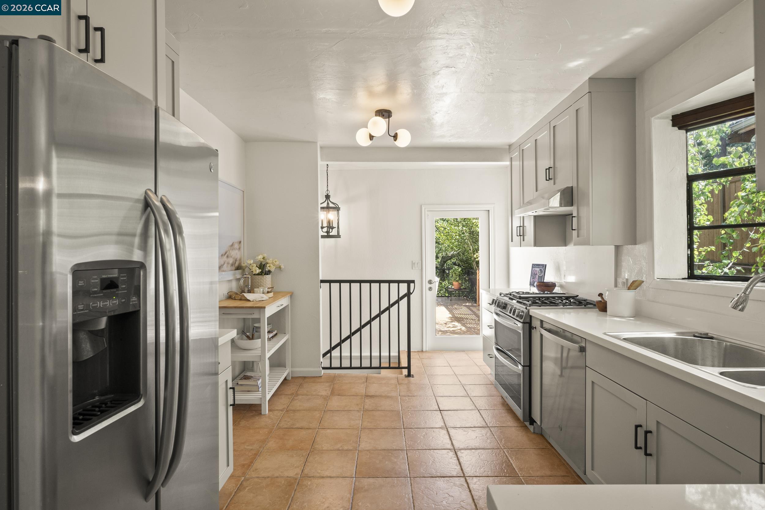 7 Las Mesas Path, Orinda, CA, 94563