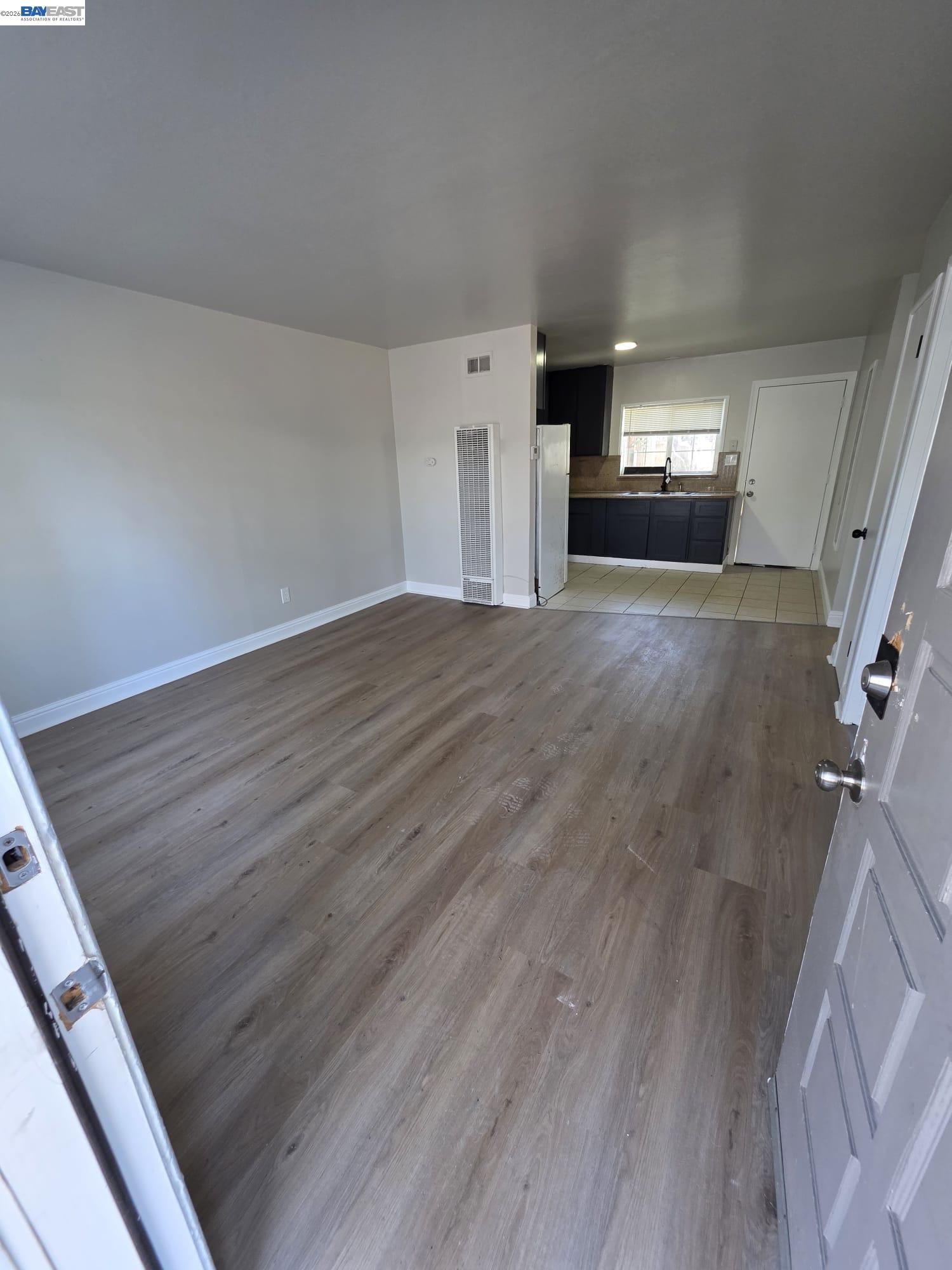 Detail Gallery Image 3 of 8 For 20331 Concord Ave, Hayward,  CA 94541 - 2 Beds | 1 Baths