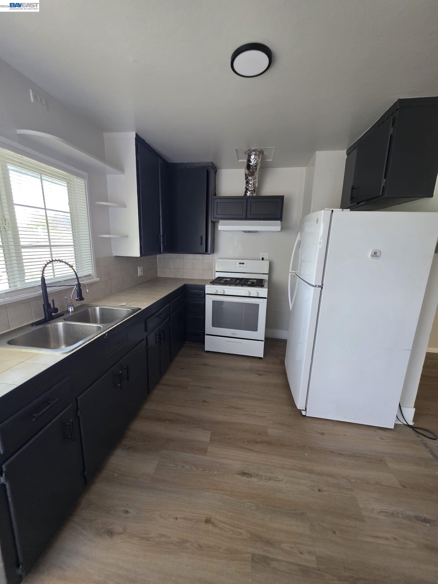 Detail Gallery Image 6 of 8 For 20331 Concord Ave, Hayward,  CA 94541 - 2 Beds | 1 Baths