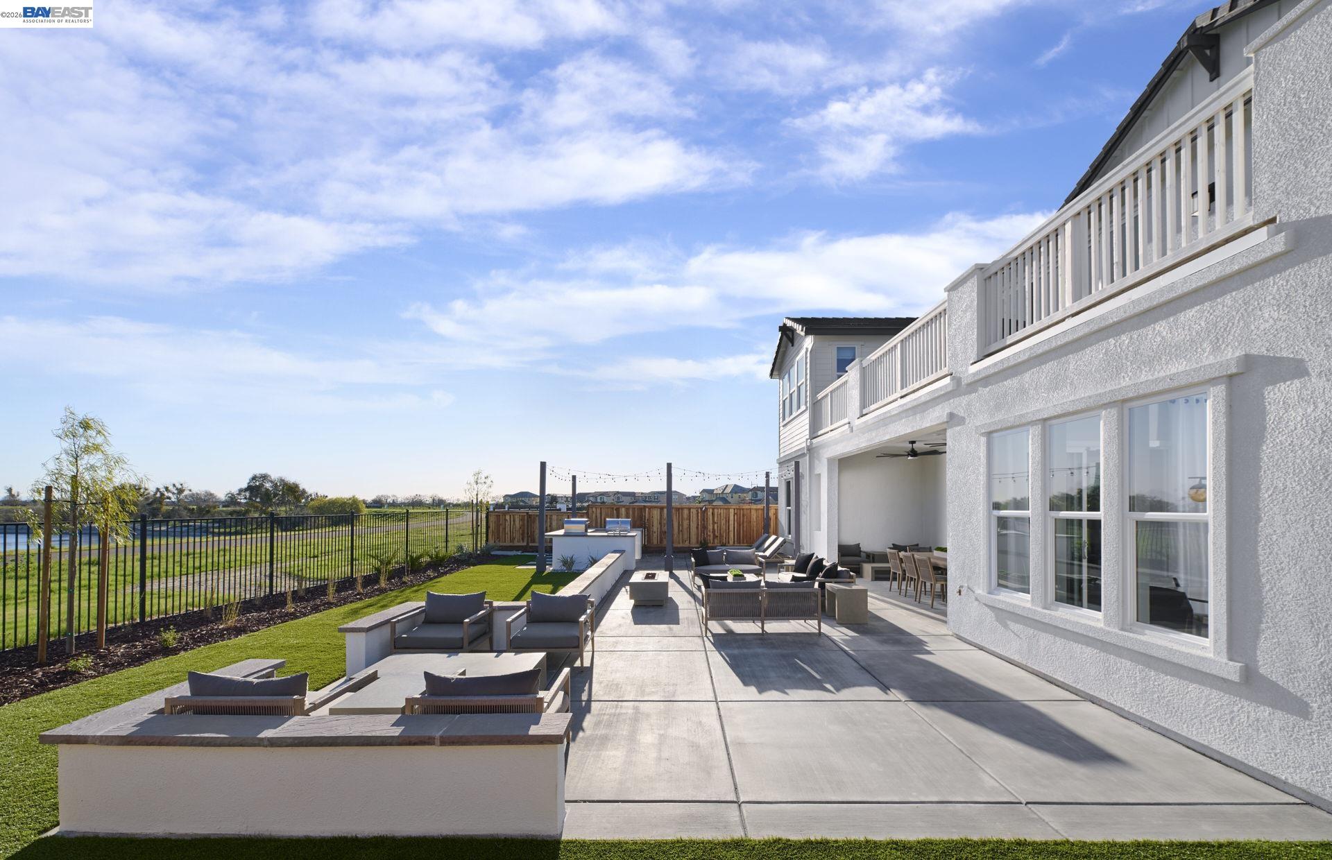 Detail Gallery Image 3 of 14 For 18641 Back Bay Drive, Lathrop,  CA 95330 - 5 Beds | 5/1 Baths