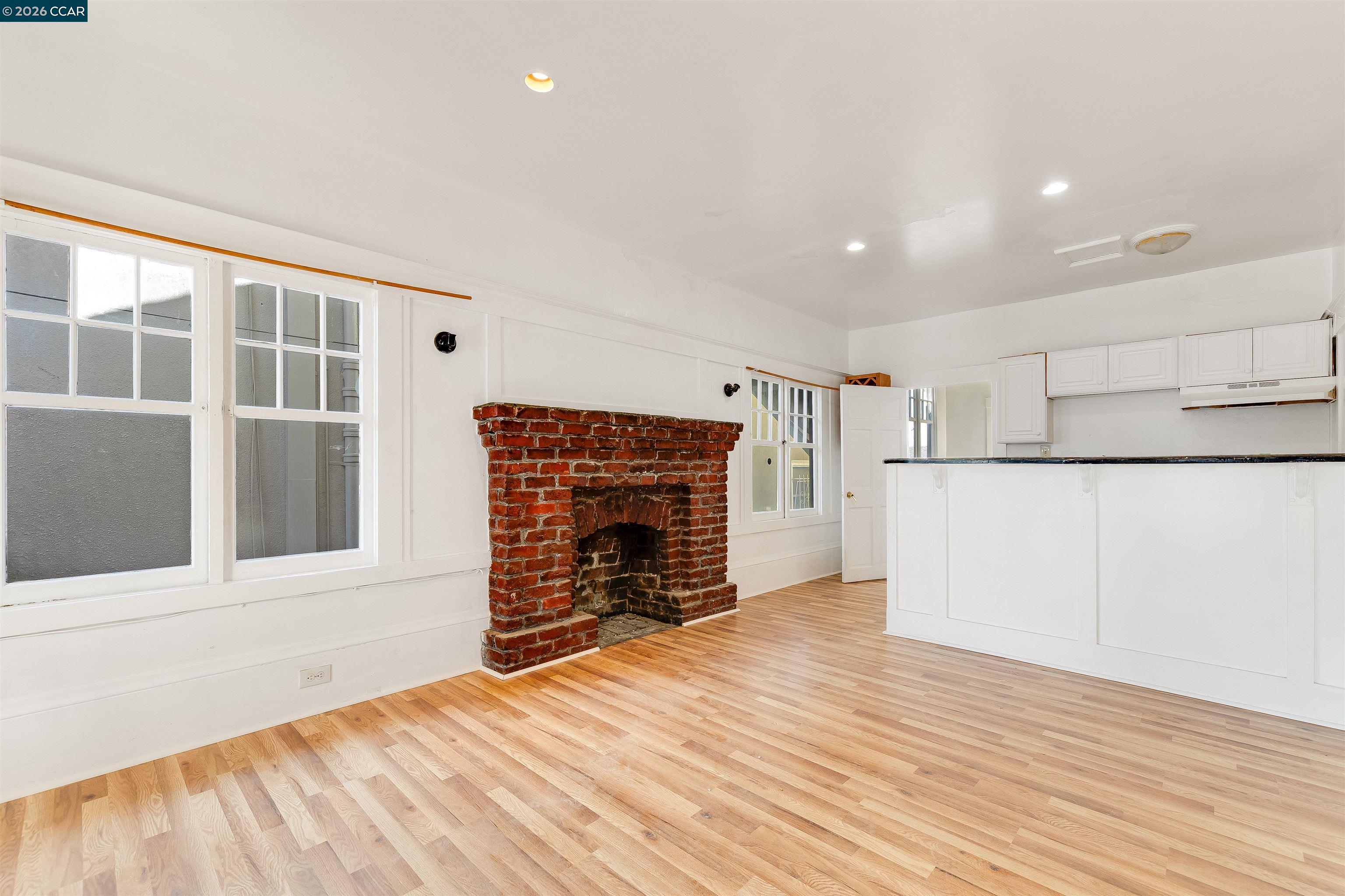 Detail Gallery Image 3 of 14 For 5315 Cole St, Oakland,  CA 94601 - – Beds | – Baths