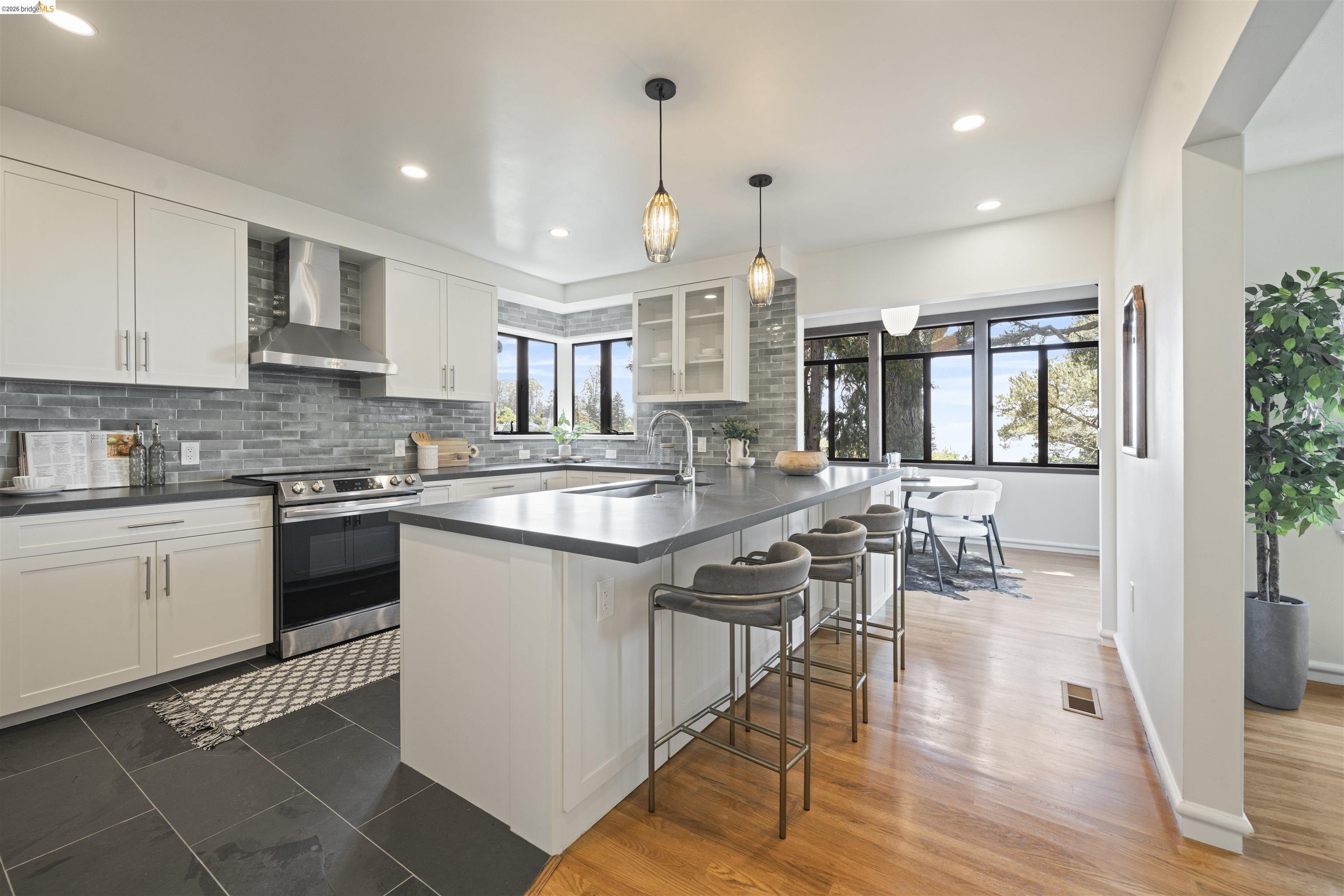 Detail Gallery Image 11 of 52 For 1170 Sterling Ave, Berkeley,  CA 94708 - 4 Beds | 3 Baths