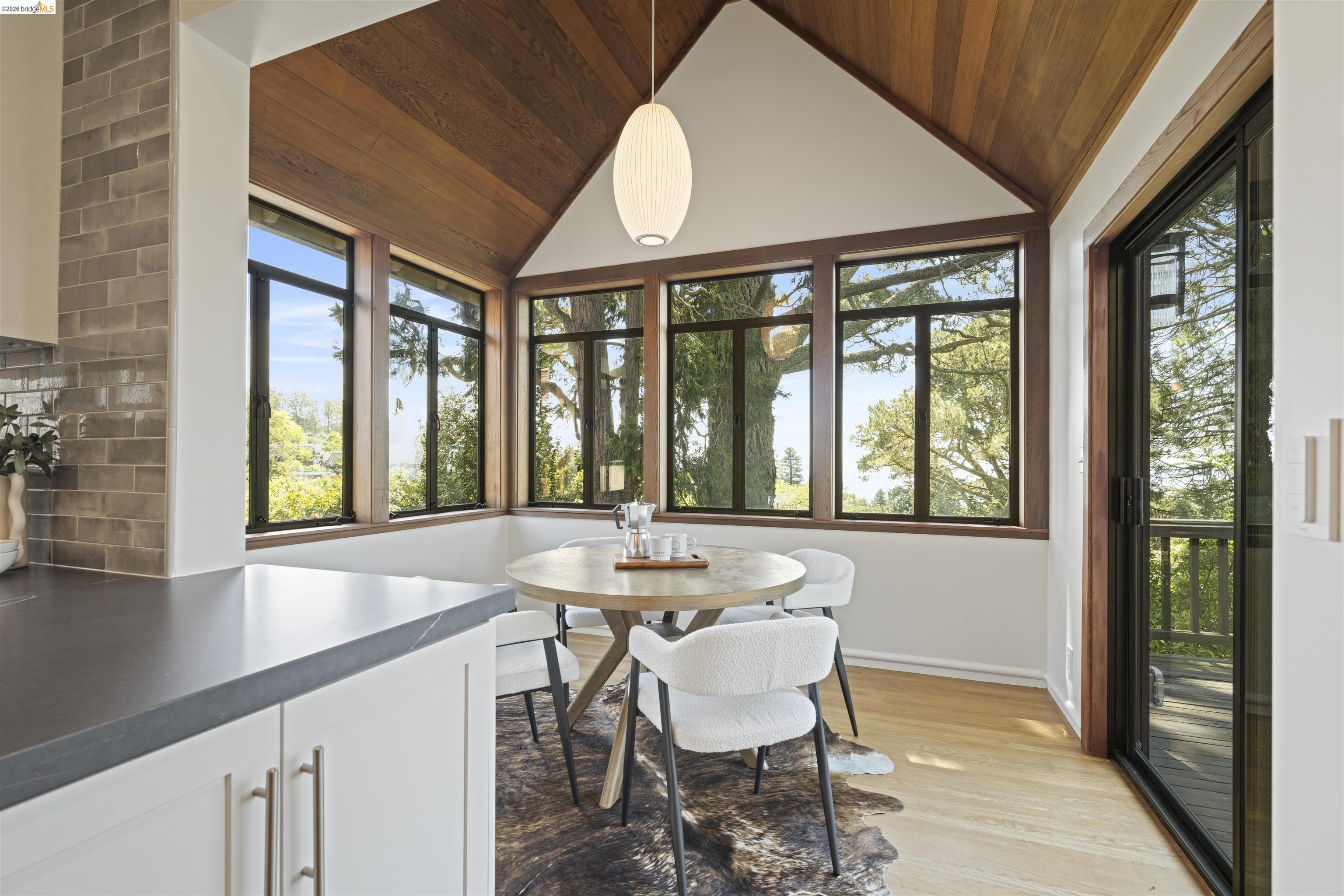 Detail Gallery Image 13 of 52 For 1170 Sterling Ave, Berkeley,  CA 94708 - 4 Beds | 3 Baths