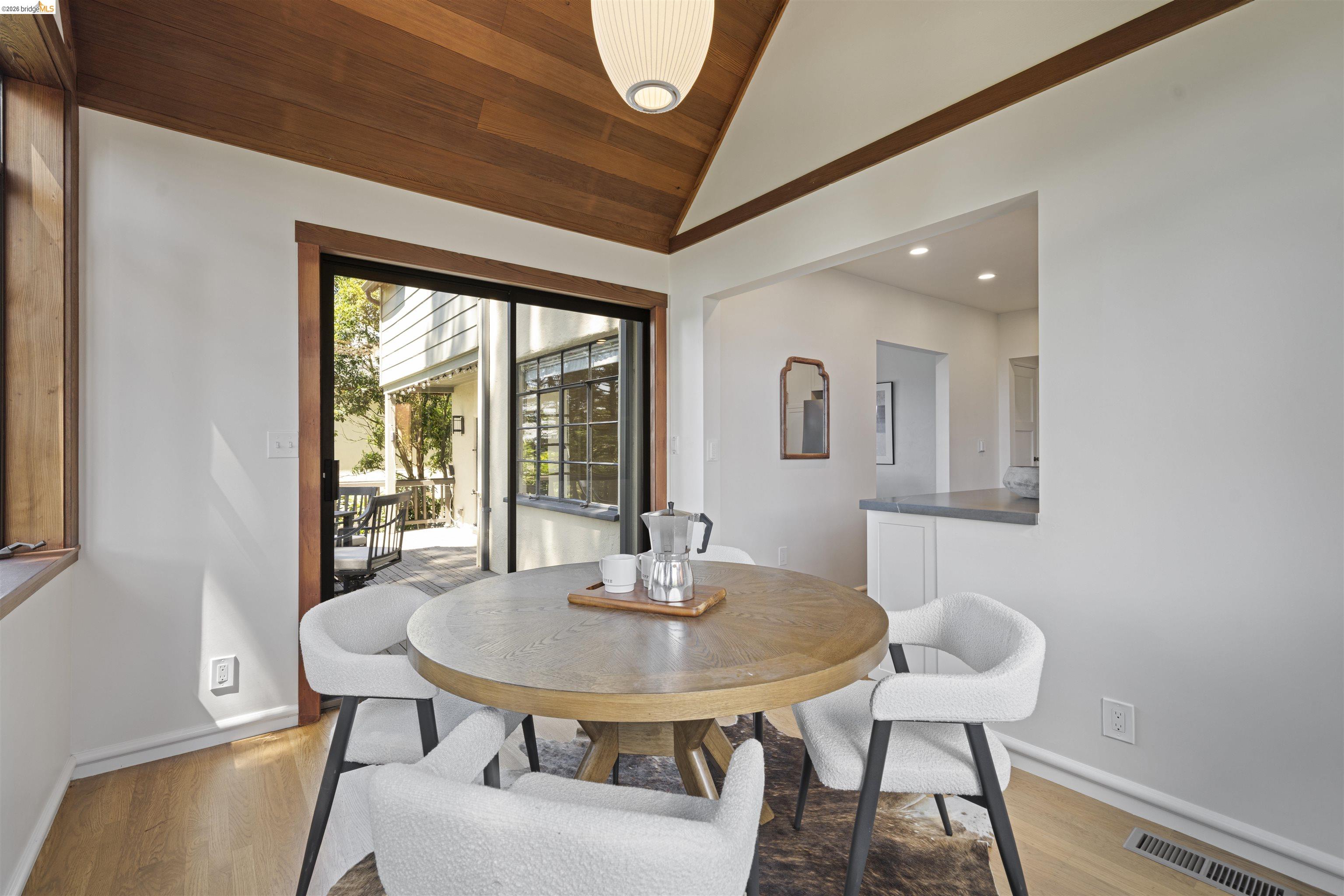 Detail Gallery Image 15 of 52 For 1170 Sterling Ave, Berkeley,  CA 94708 - 4 Beds | 3 Baths