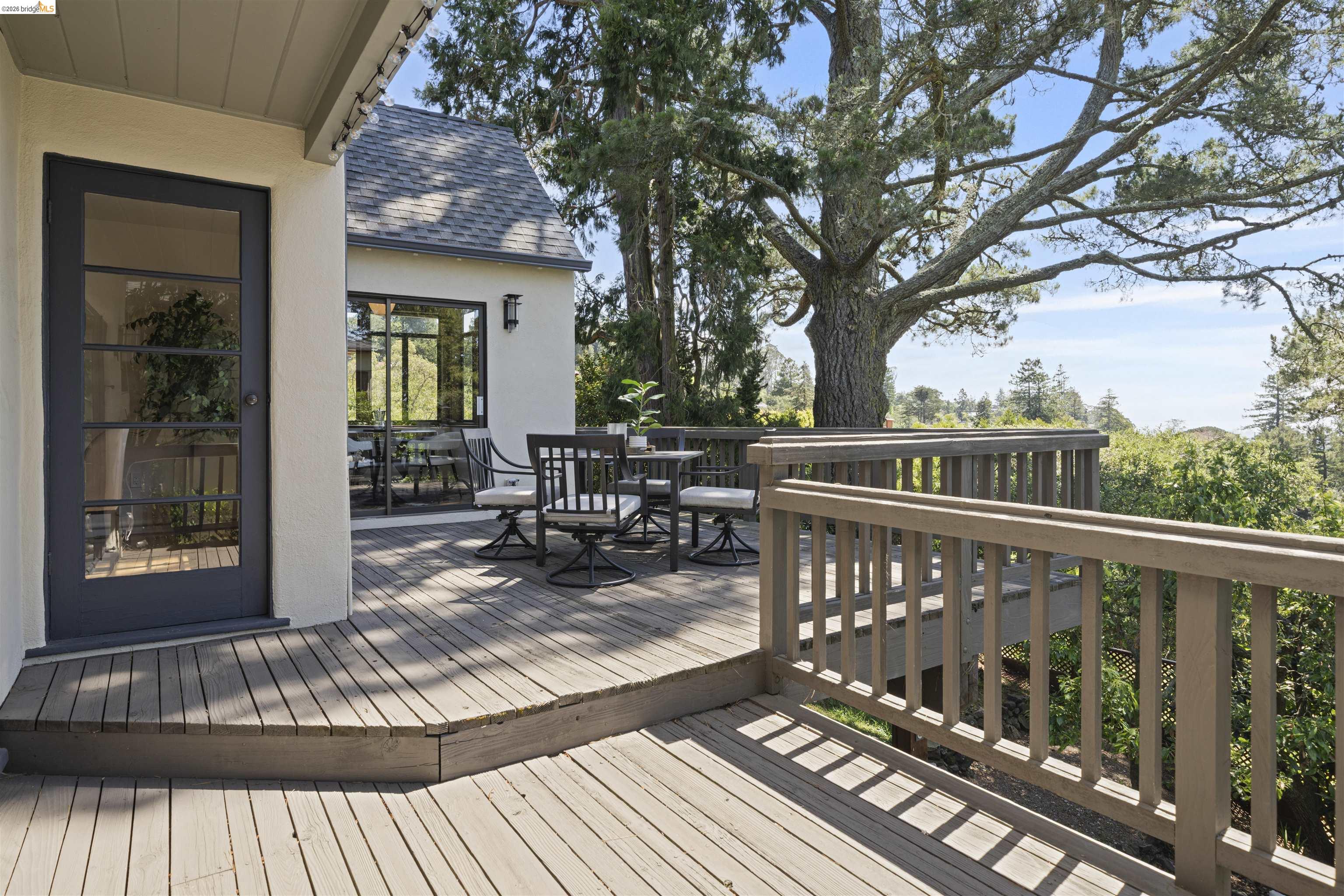 Detail Gallery Image 20 of 52 For 1170 Sterling Ave, Berkeley,  CA 94708 - 4 Beds | 3 Baths