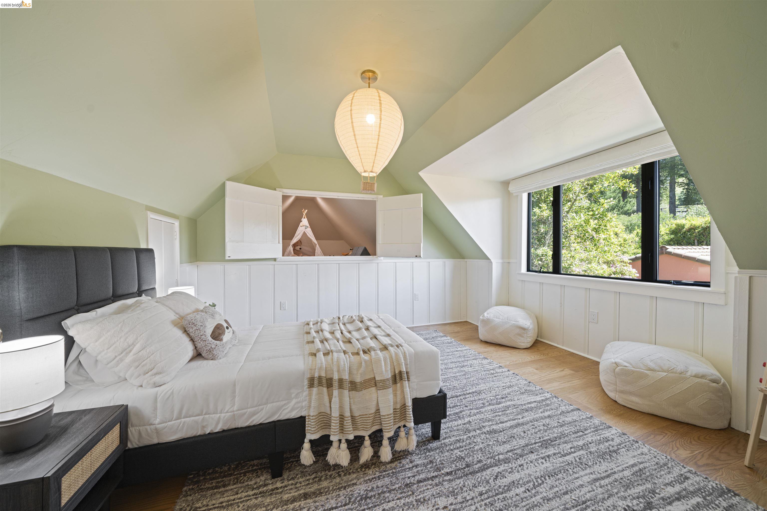 Detail Gallery Image 32 of 52 For 1170 Sterling Ave, Berkeley,  CA 94708 - 4 Beds | 3 Baths