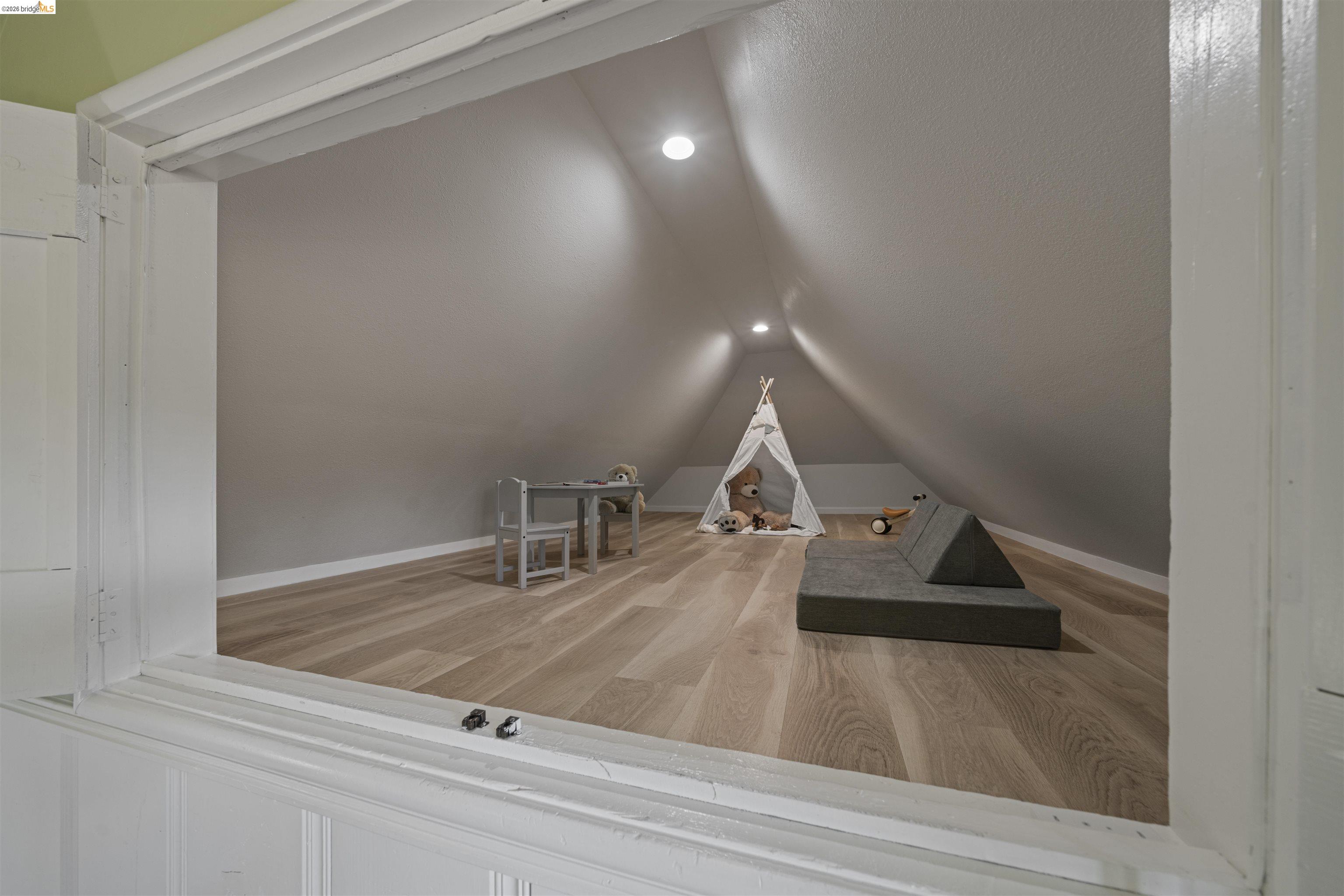 Detail Gallery Image 33 of 52 For 1170 Sterling Ave, Berkeley,  CA 94708 - 4 Beds | 3 Baths