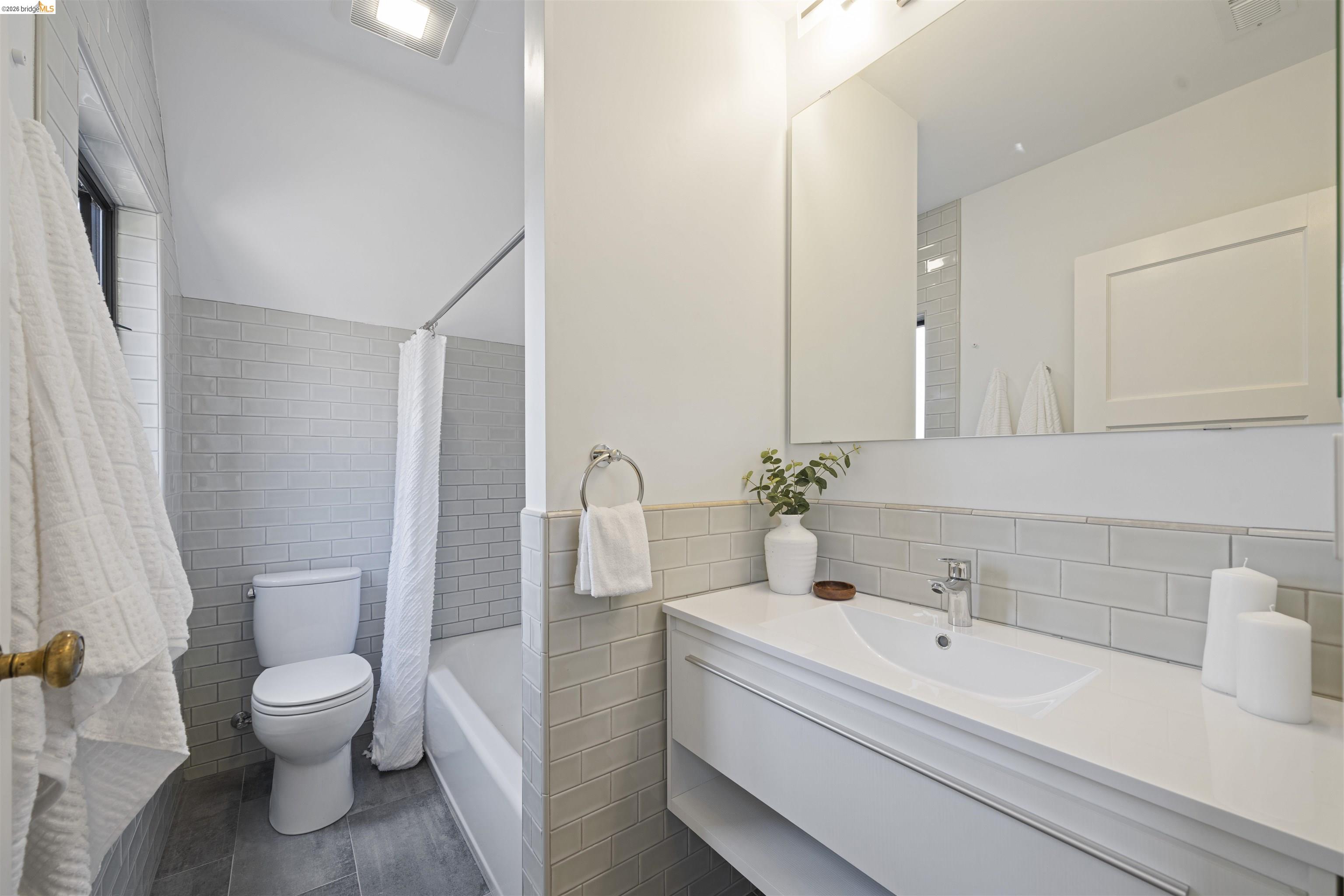 Detail Gallery Image 35 of 52 For 1170 Sterling Ave, Berkeley,  CA 94708 - 4 Beds | 3 Baths