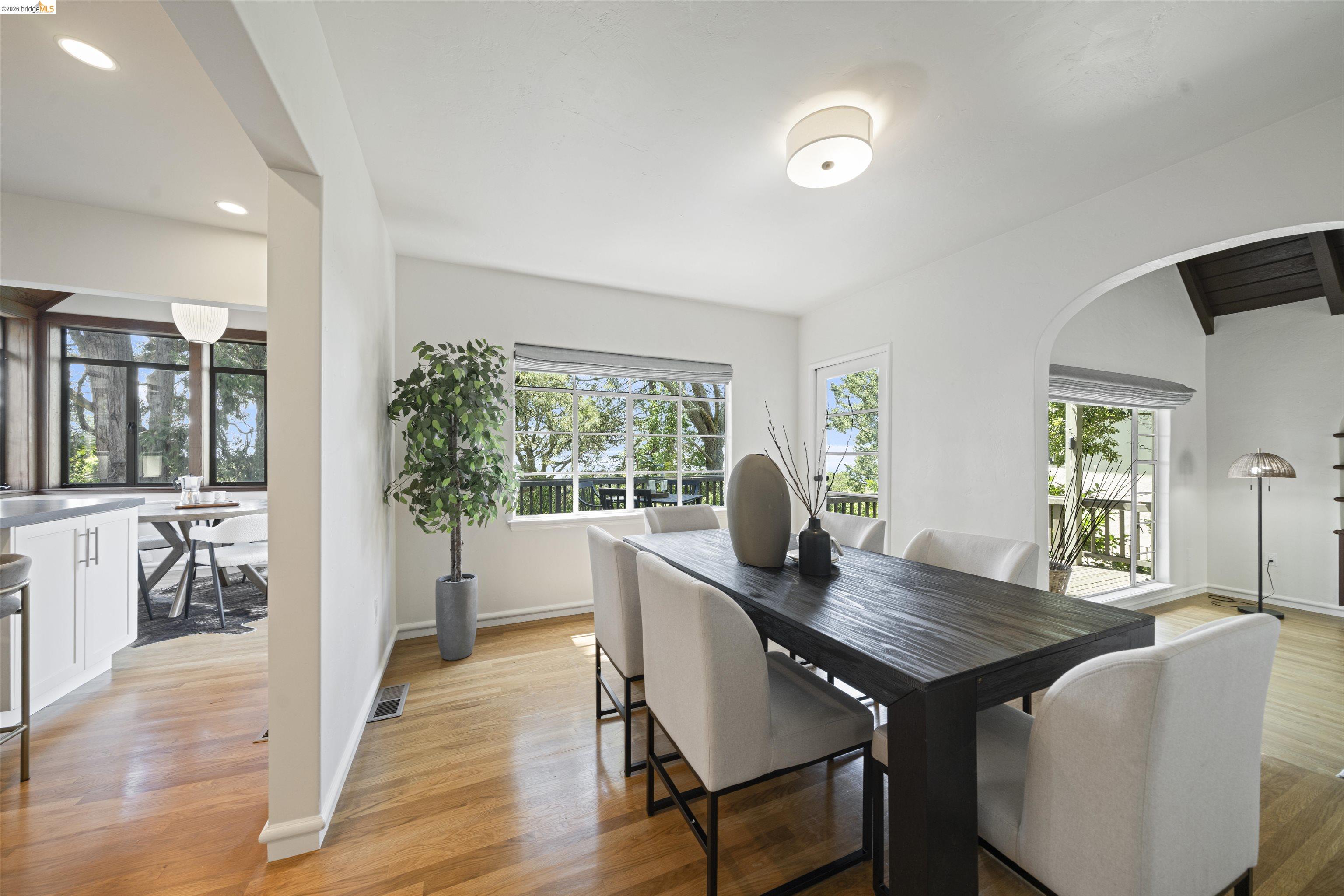 Detail Gallery Image 8 of 52 For 1170 Sterling Ave, Berkeley,  CA 94708 - 4 Beds | 3 Baths