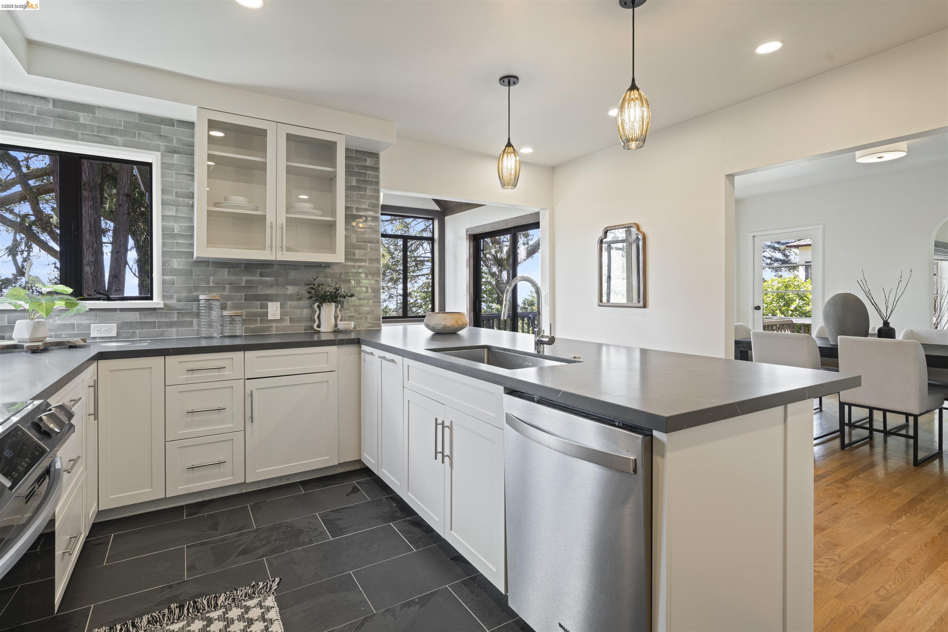 Detail Gallery Image 10 of 52 For 1170 Sterling Ave, Berkeley,  CA 94708 - 4 Beds | 3 Baths