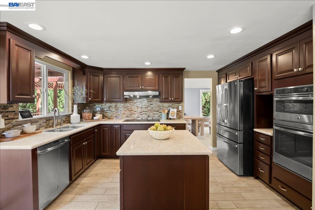 Detail Gallery Image 7 of 28 For 4115 Sedge St, Fremont,  CA 94555 - 4 Beds | 2/1 Baths