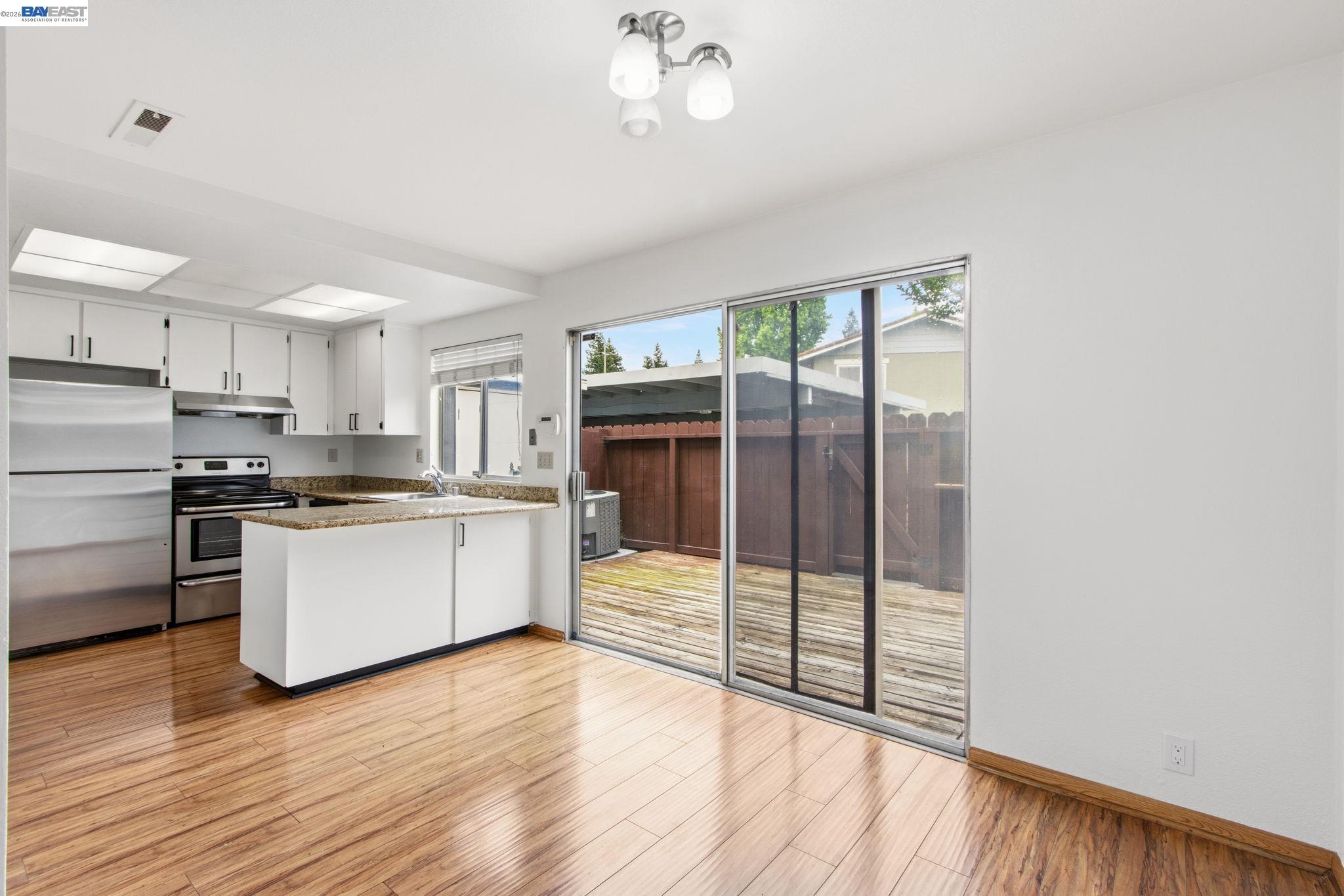 Detail Gallery Image 15 of 42 For 3002 Tonopah Cir, Pleasanton,  CA 94588 - 3 Beds | 1/1 Baths