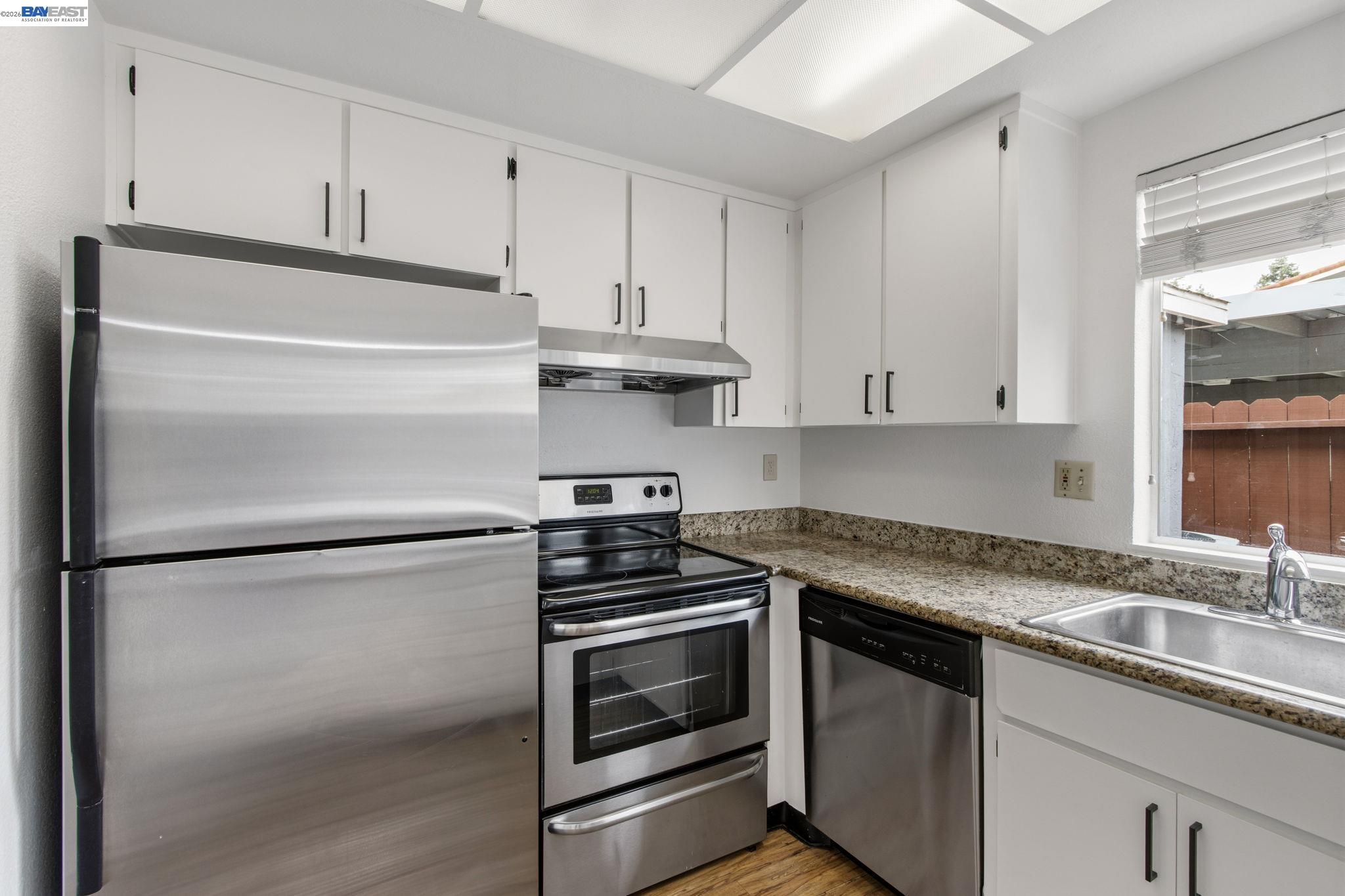 Detail Gallery Image 16 of 42 For 3002 Tonopah Cir, Pleasanton,  CA 94588 - 3 Beds | 1/1 Baths