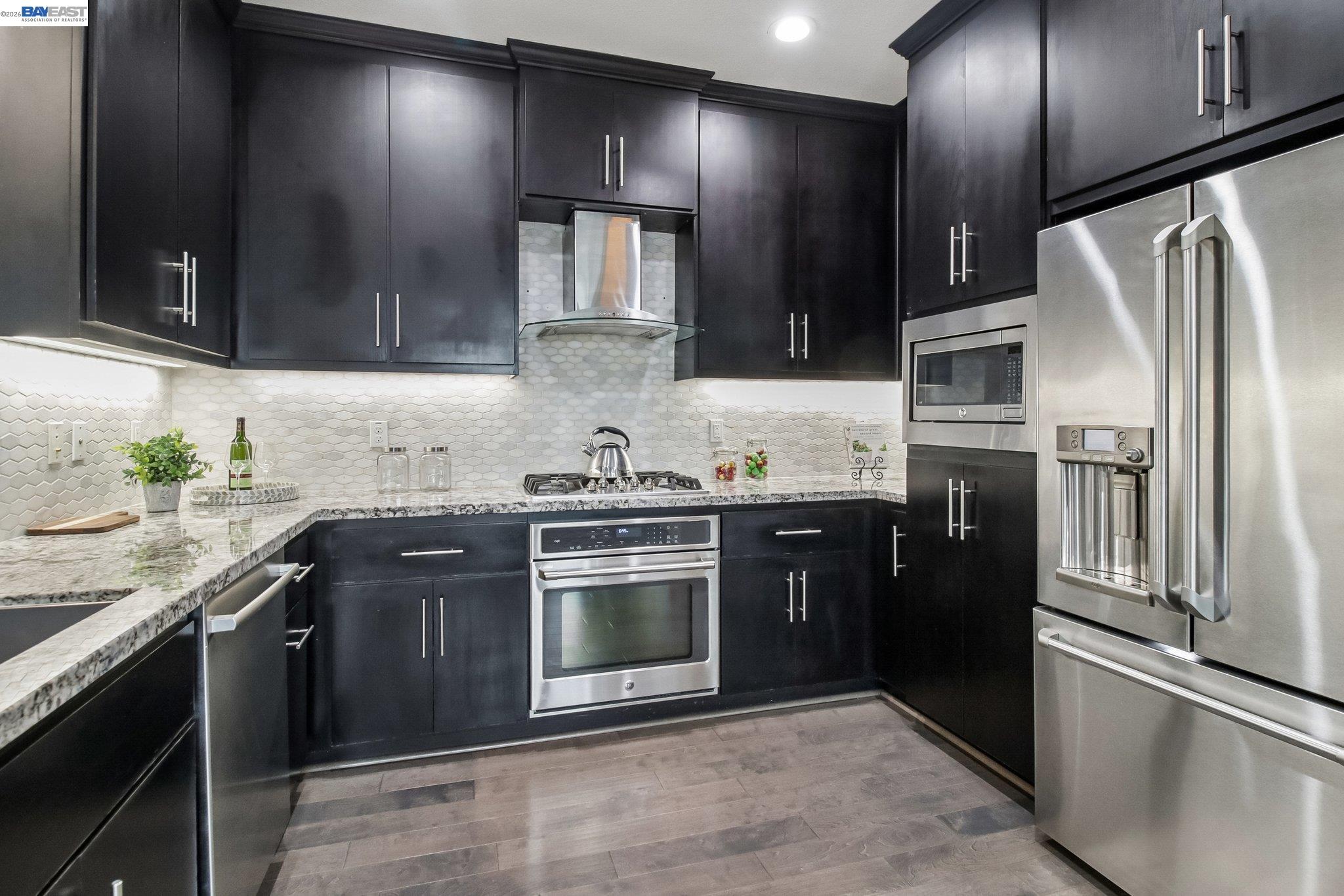 Detail Gallery Image 14 of 60 For 601 Sandalwood Dr #2,  Livermore,  CA 94551 - 3 Beds | 3 Baths