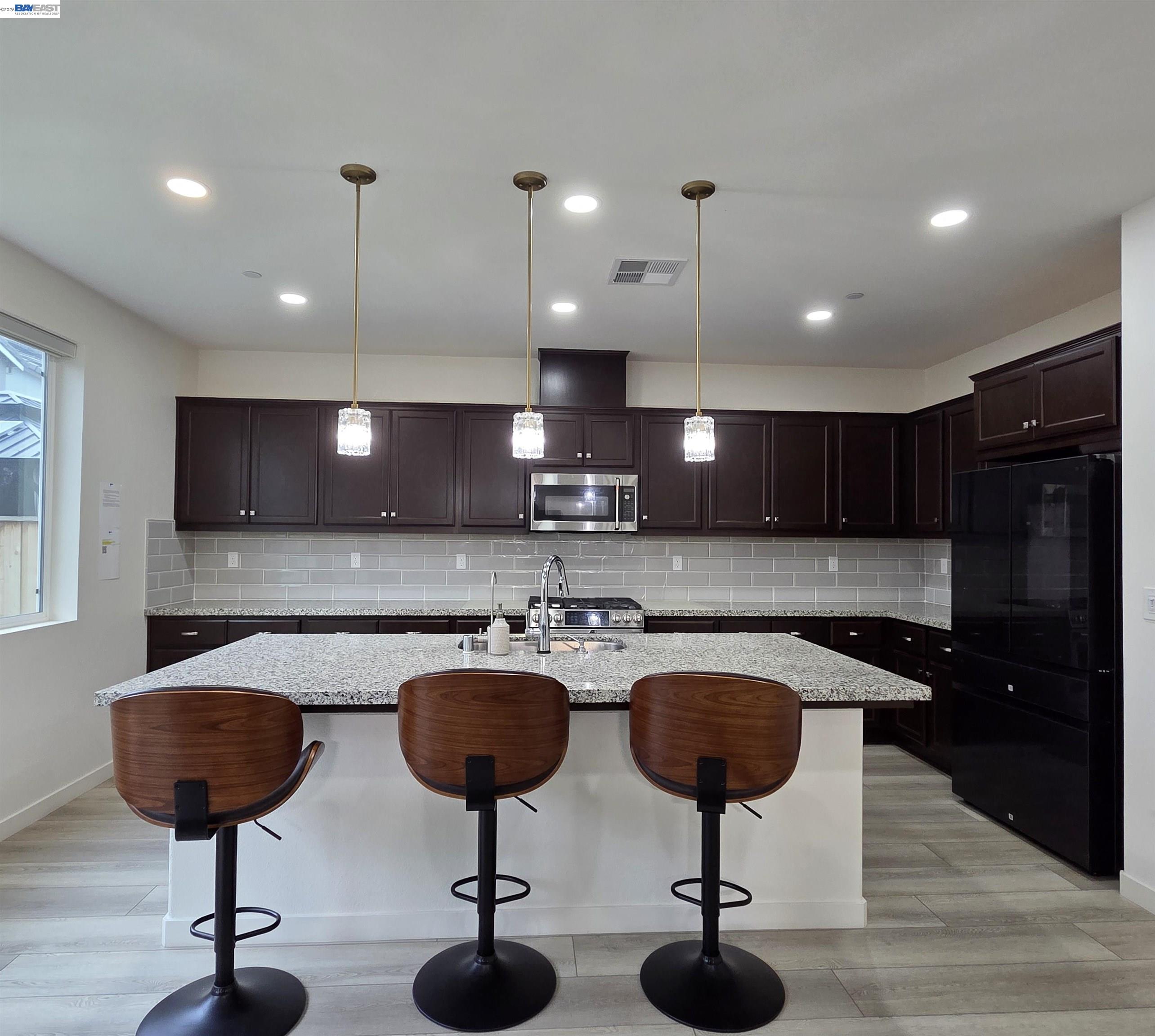 Detail Gallery Image 5 of 38 For 5390 Shenandoah Valley Ln, Antioch,  CA 94531 - 4 Beds | 3 Baths