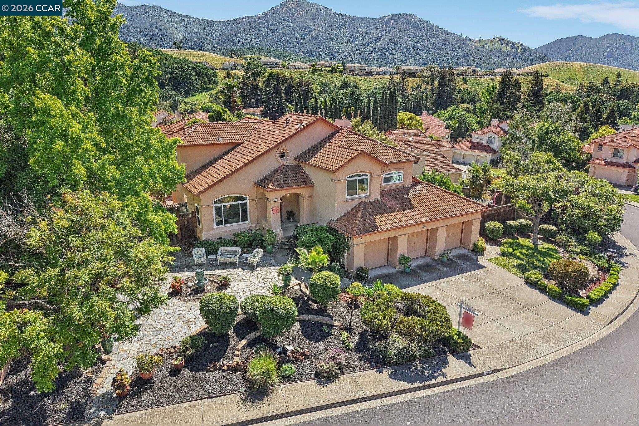 Detail Gallery Image 2 of 47 For 242 El Pueblo Pl, Clayton,  CA 94517 - 4 Beds | 3 Baths