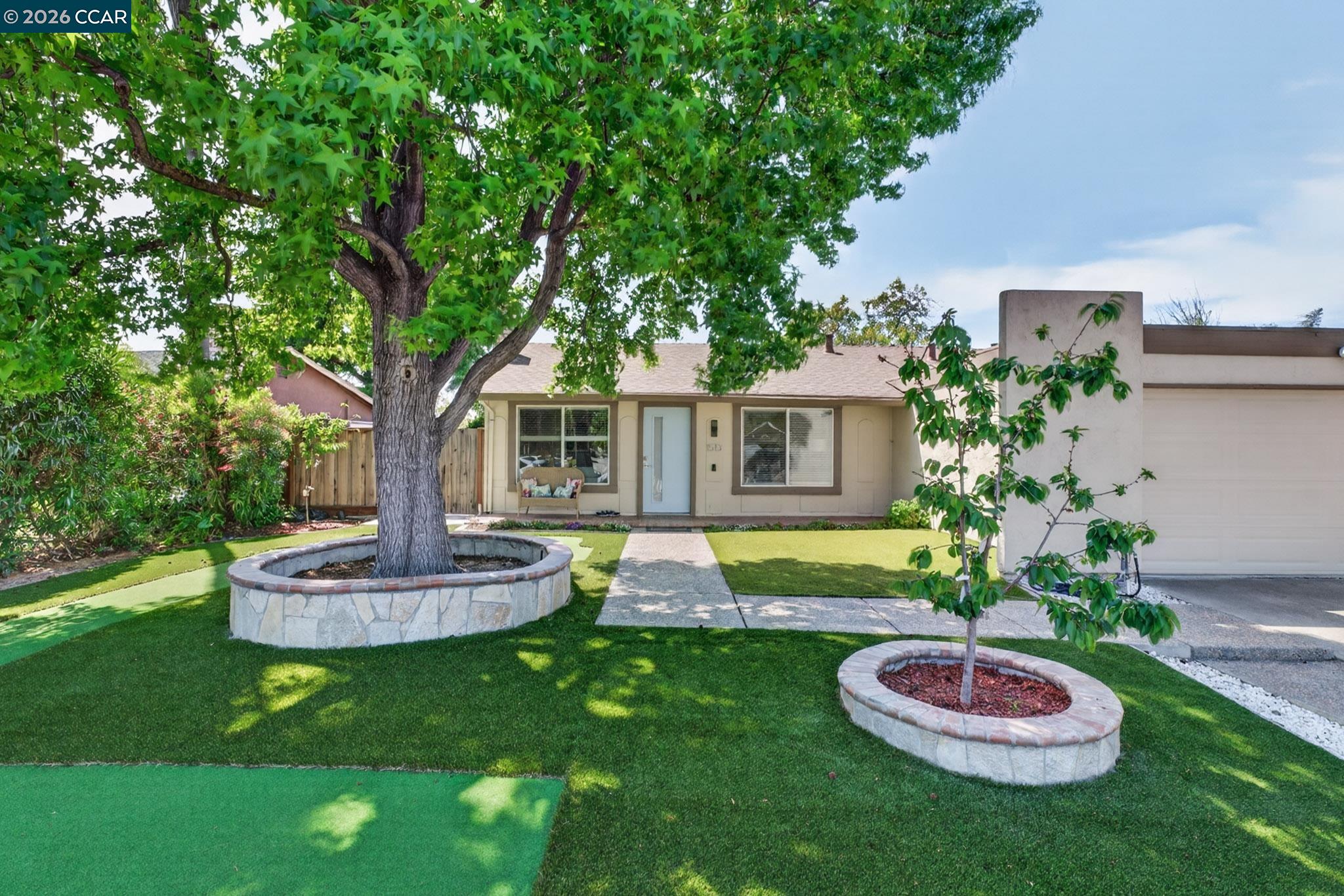 Front Image Thumbnail for CC41131275