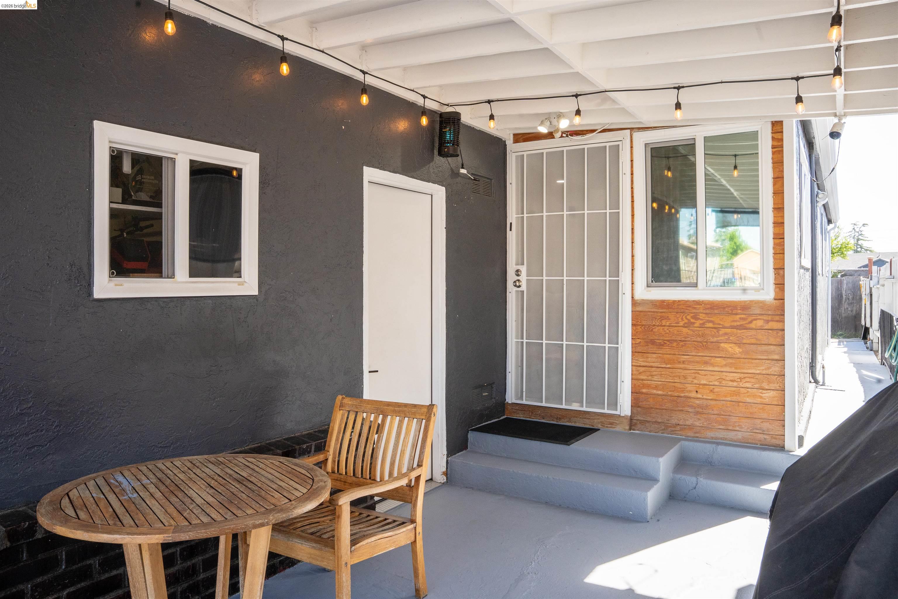 Detail Gallery Image 15 of 18 For 418 Douglas Ave, Oakland,  CA 94603 - 2 Beds | 1 Baths